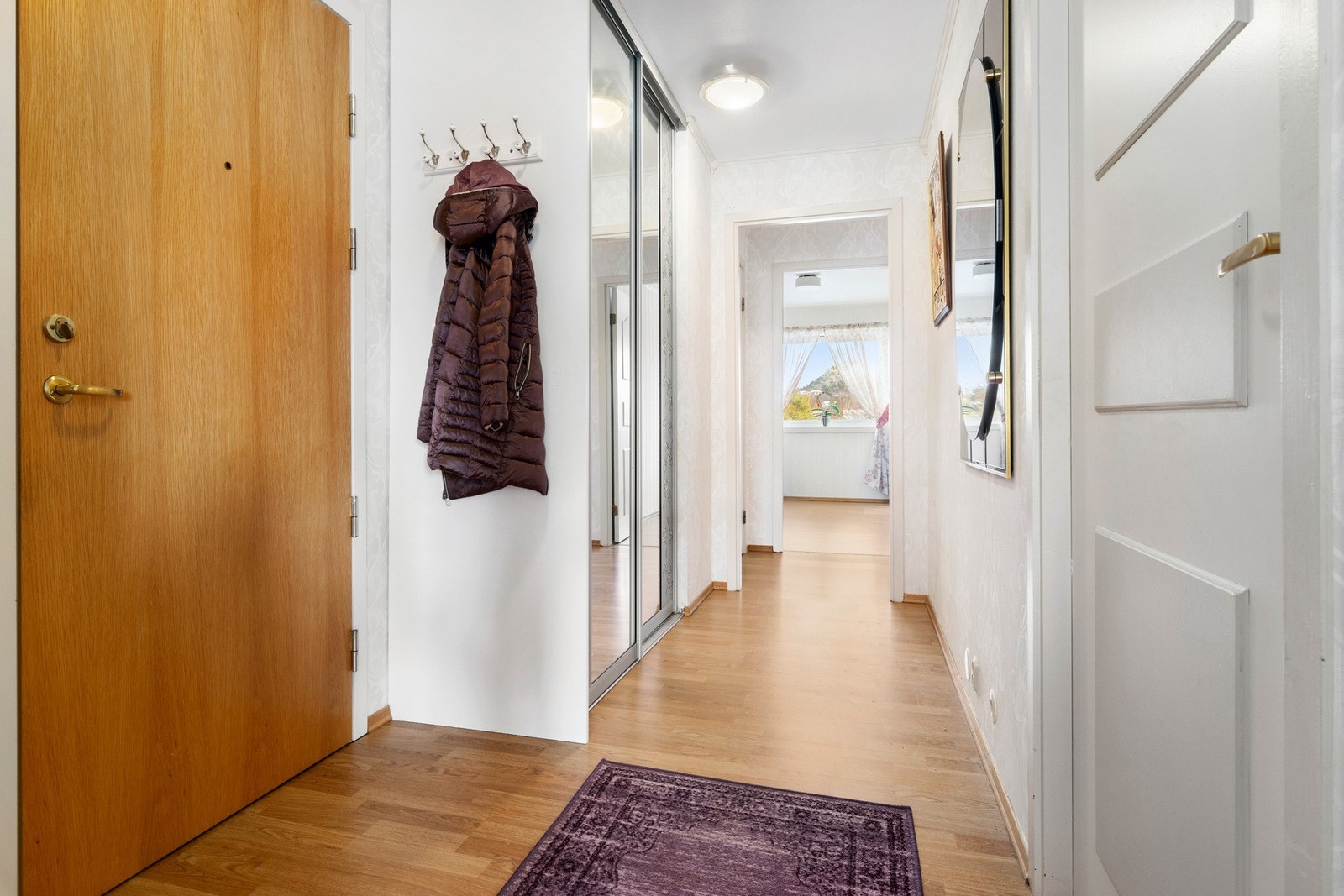 Leiligheten har selvfølgelig brann og lydklassifisert dør, kikkehull i døren og callinganlegg til dørklokke Galleribilde