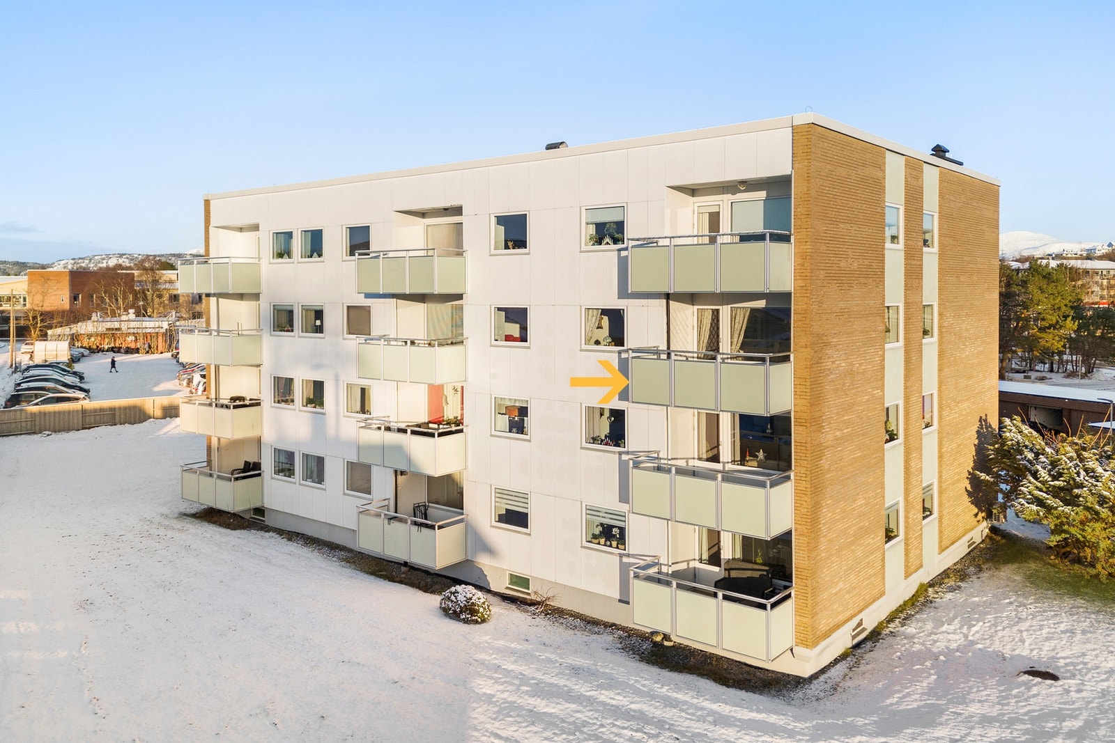 Attraktiv beliggenhet som hjørneleilighet i 3. etasje, med gode solforhold også i vinterhalvåret. Veranda mot vest. Galleribilde