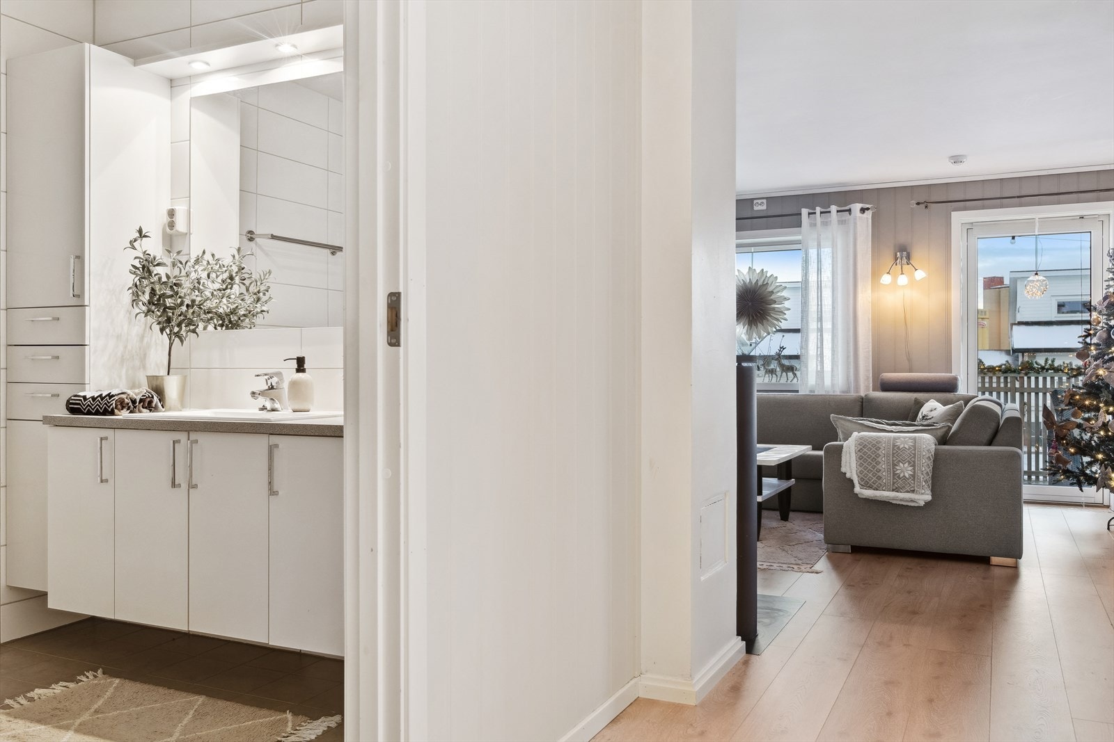 Med leiligheten følger det en reservert, utvendig p-plass Galleribilde