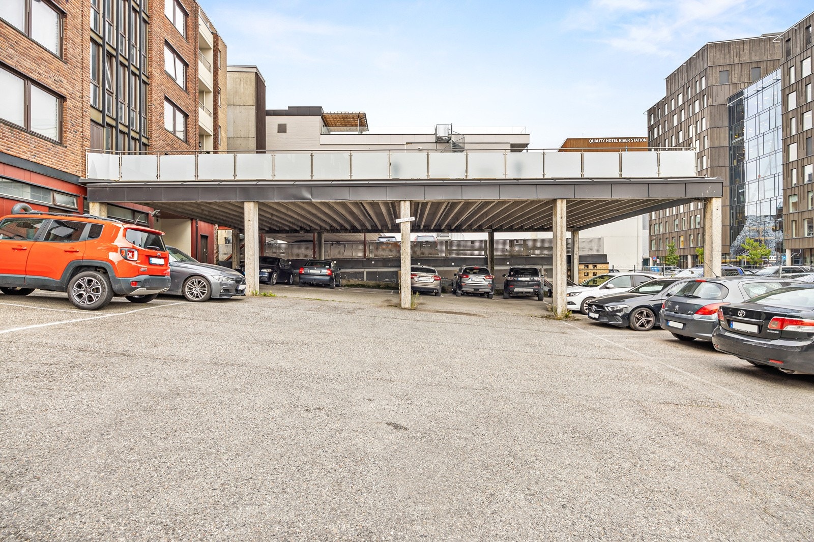 Det er mulighet for leie av p-plass etter venteliste. Galleribilde