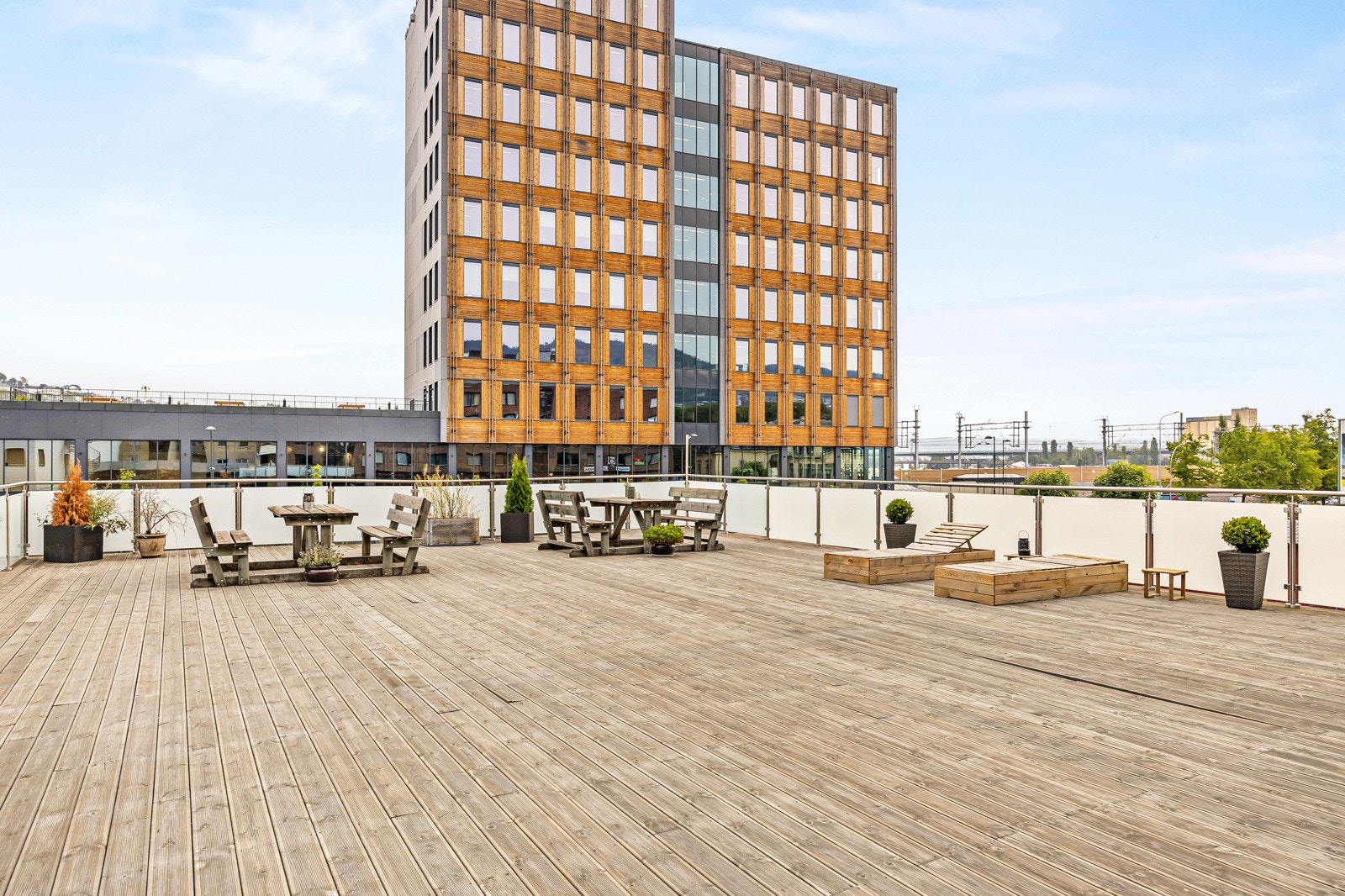 Stor og solrik takterrasse som kan benyttes av alle beboerne. Galleribilde