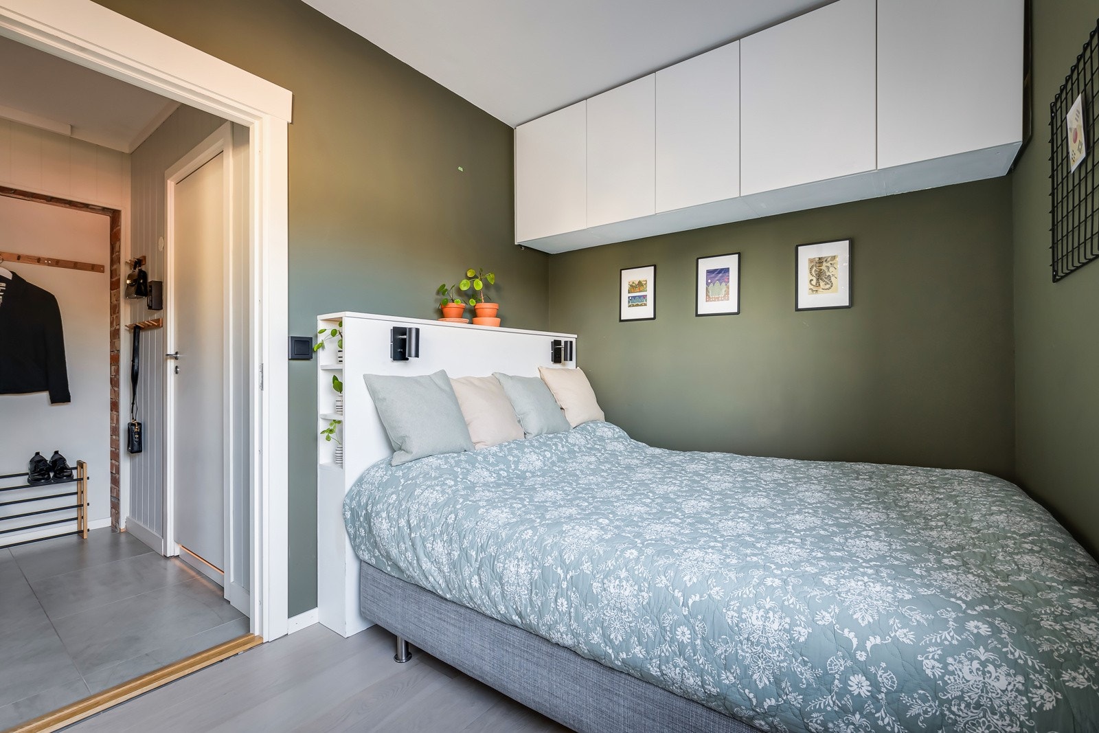 Soverommet er lunt og romslig, og har god plass til dobbeltseng og oppbevaring. Galleribilde