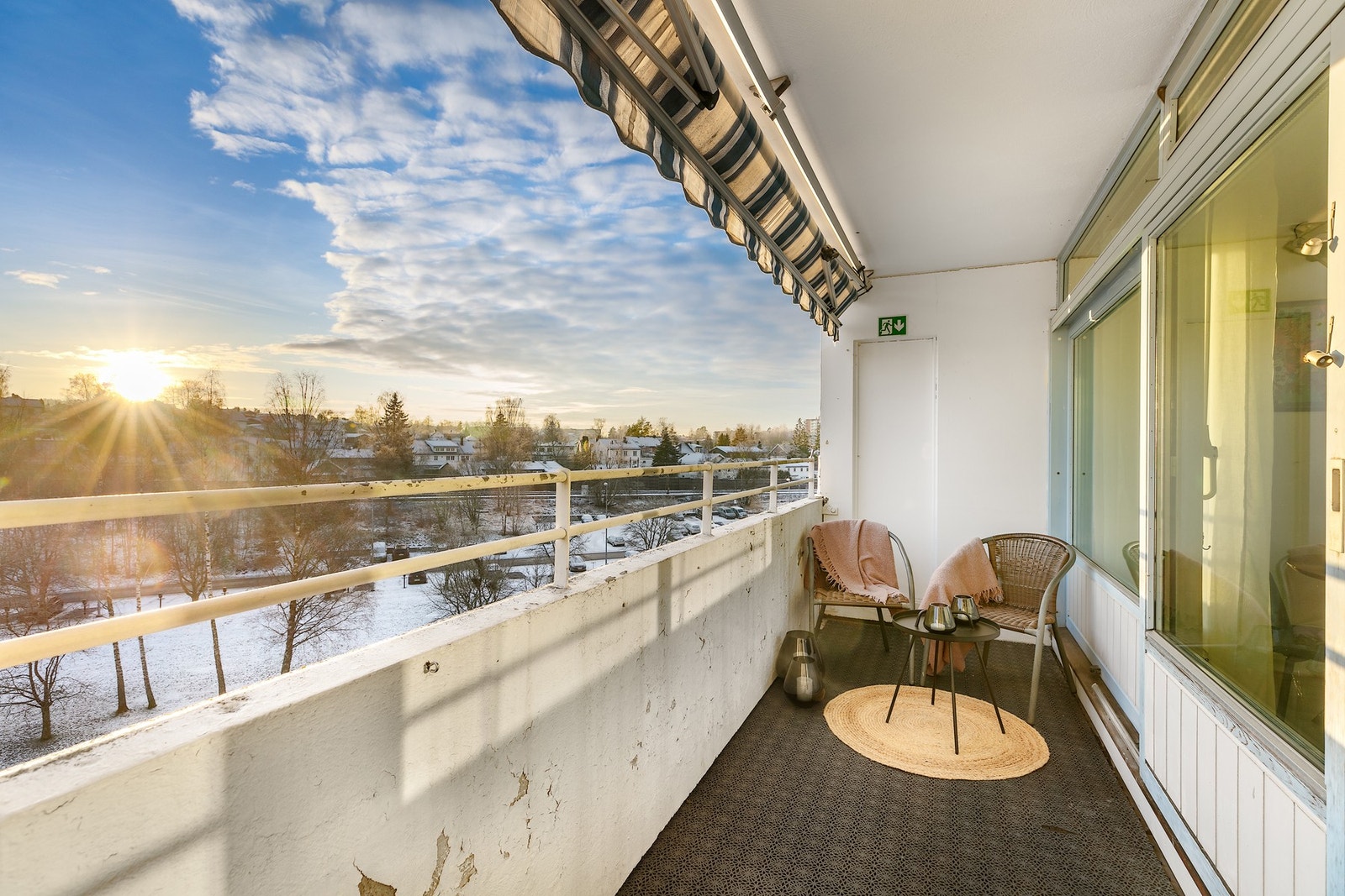 Fra stuen har du adkomst til en stor sydvendt balkong på hele 7kvm Galleribilde