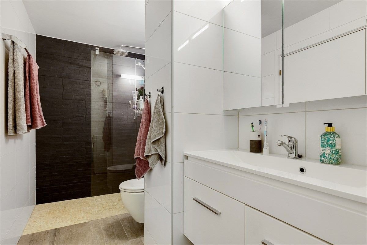 Flislagt bad Galleribilde