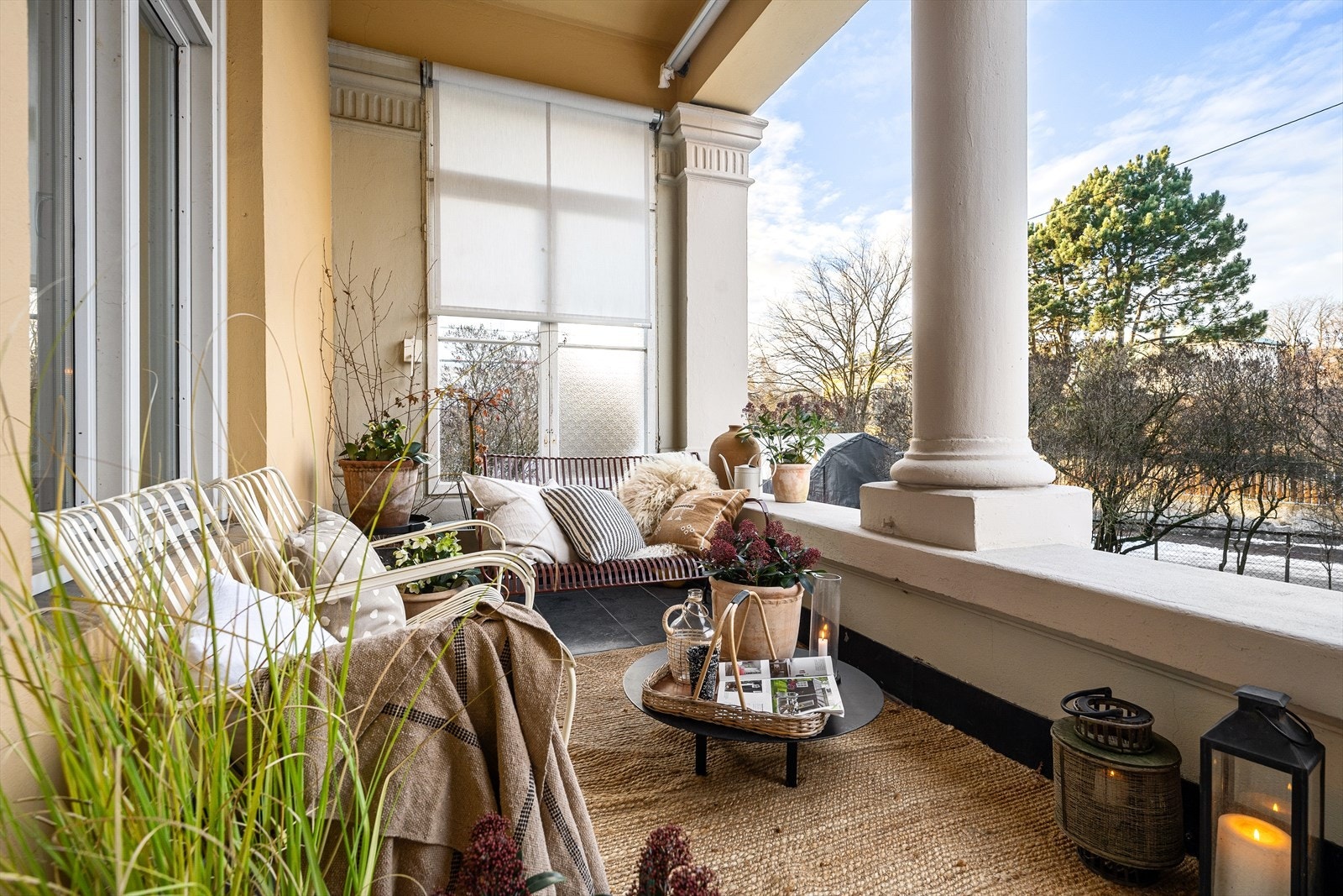 Lun vestvendt loggia på 8 m² med gode solforhold Galleribilde