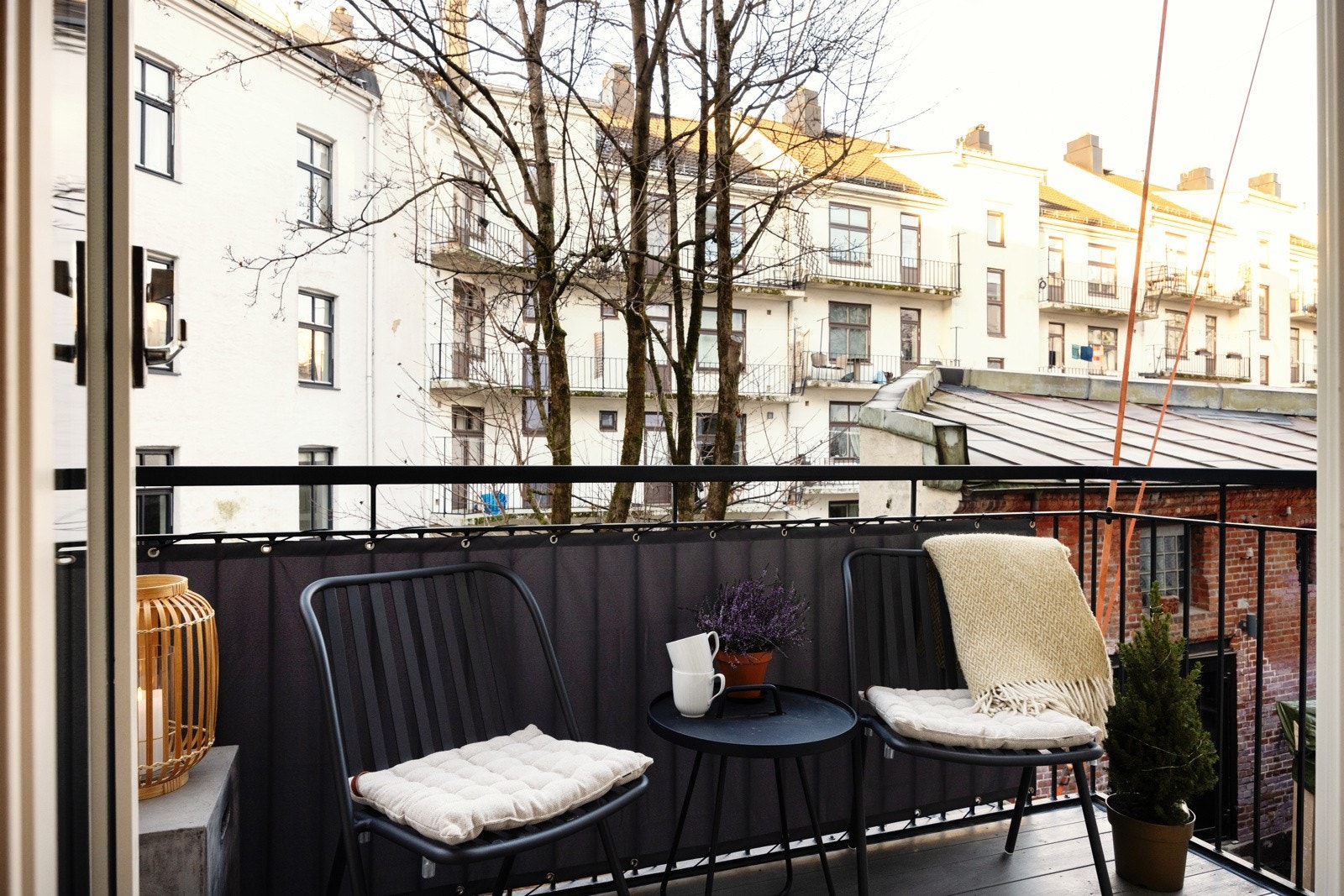 Leiligheten byr på en fantastisk balkong som er vendt ut mot rolig bakgård. Galleribilde