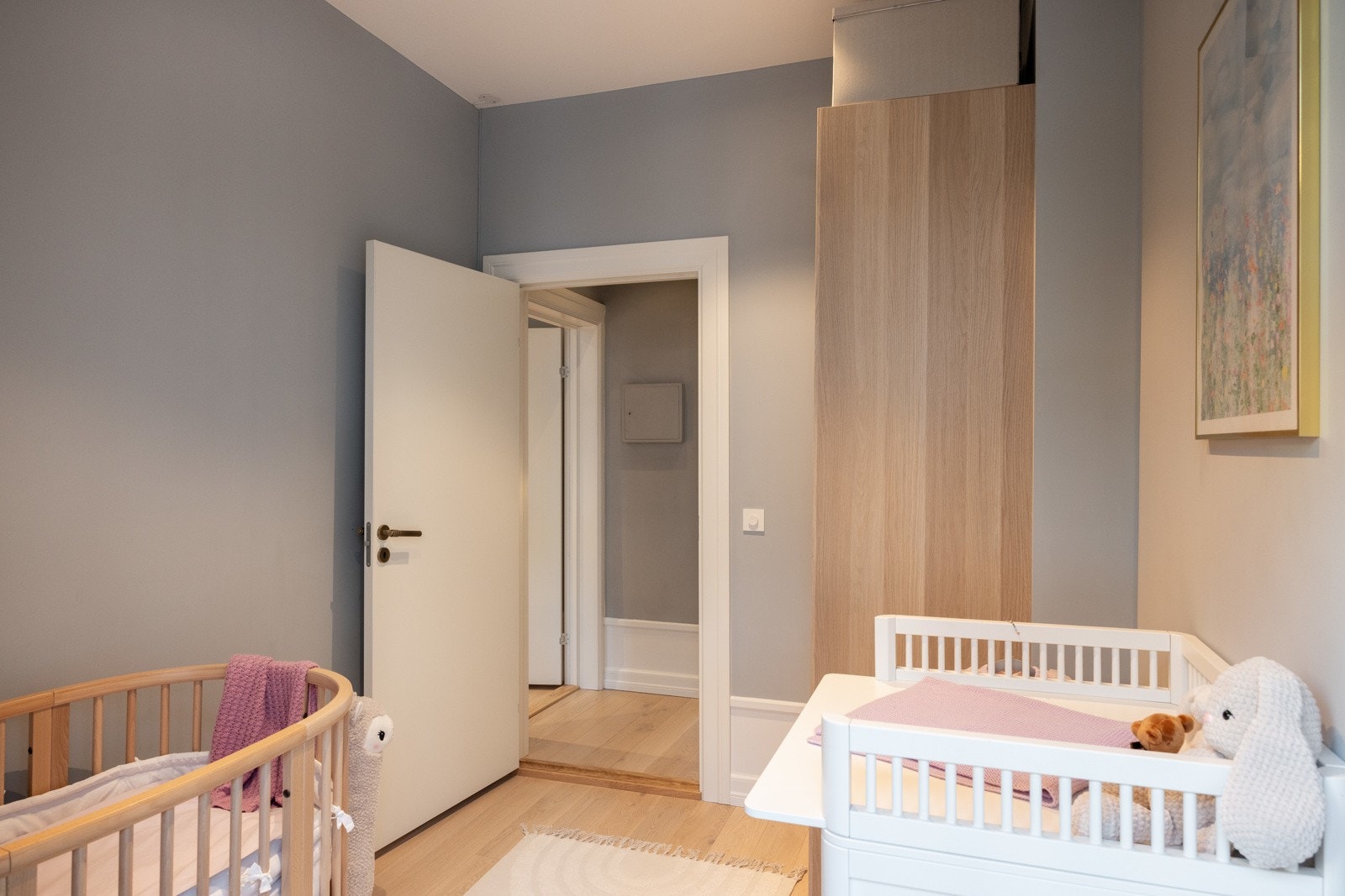 Det siste soverommet blir i dag benyttet som barnerom og har god plass til seng og oppbevaring. Galleribilde