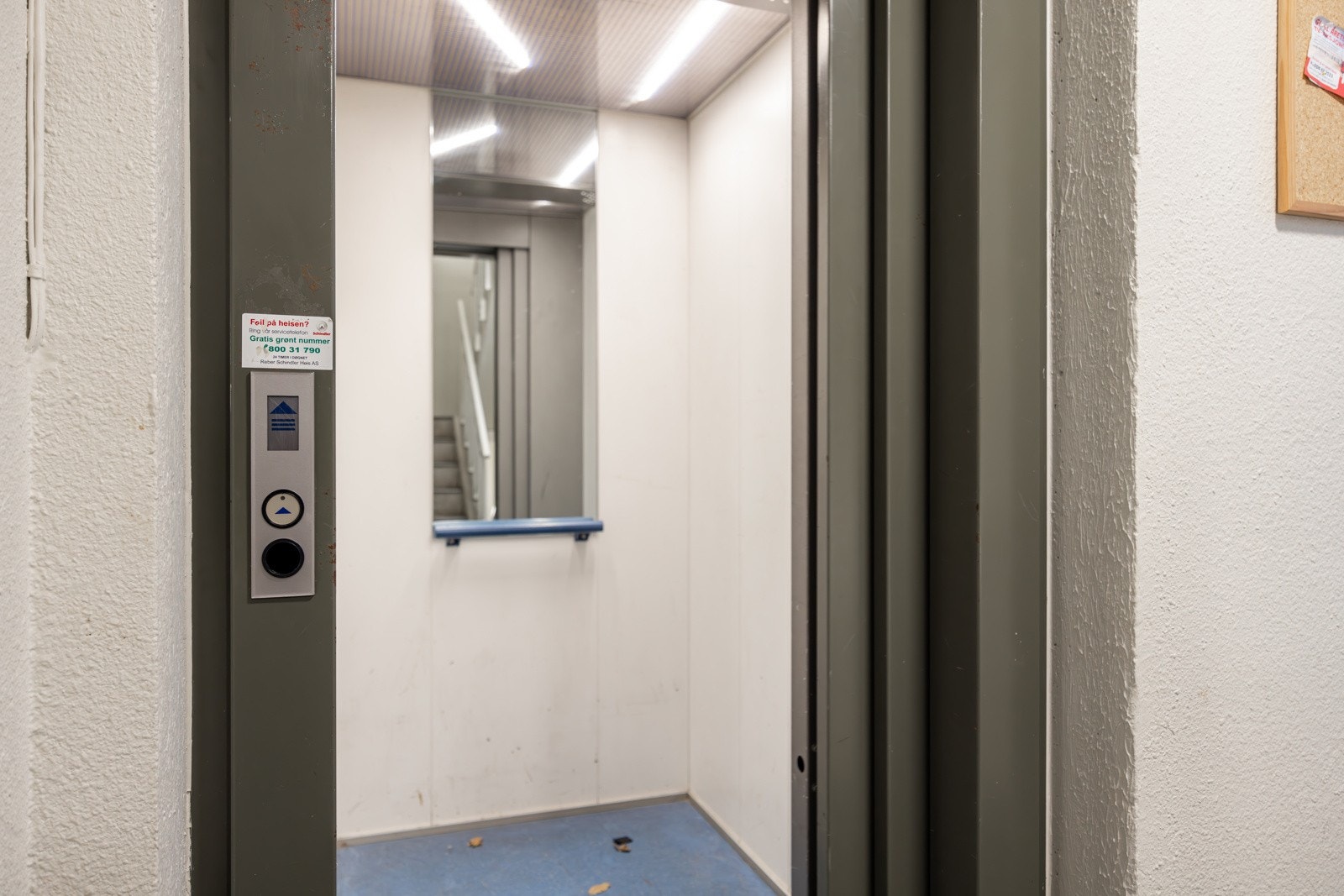 Heisadkomst til etasjeplan. Galleribilde