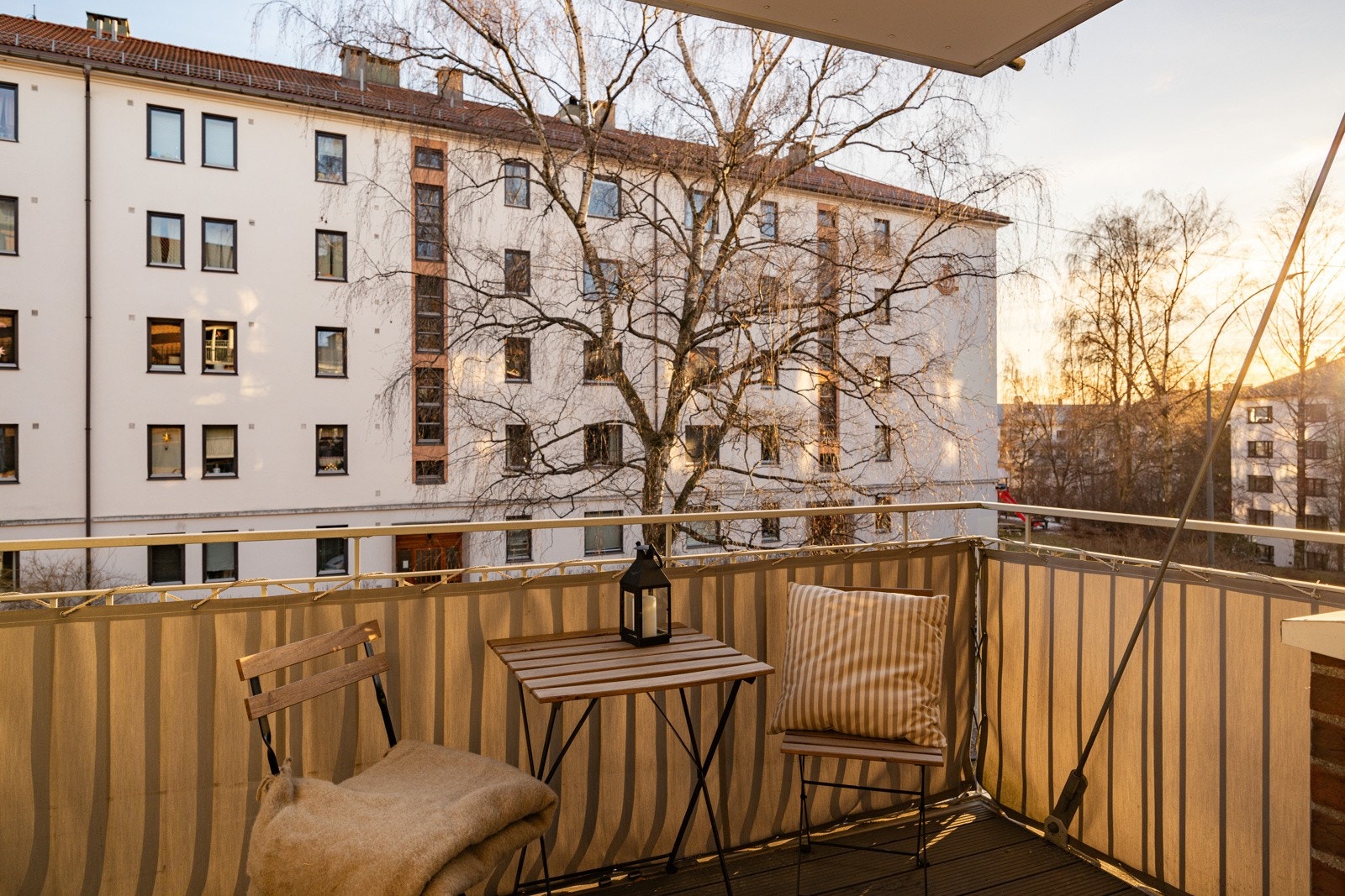 Solrik balkong på 4 m2. Galleribilde