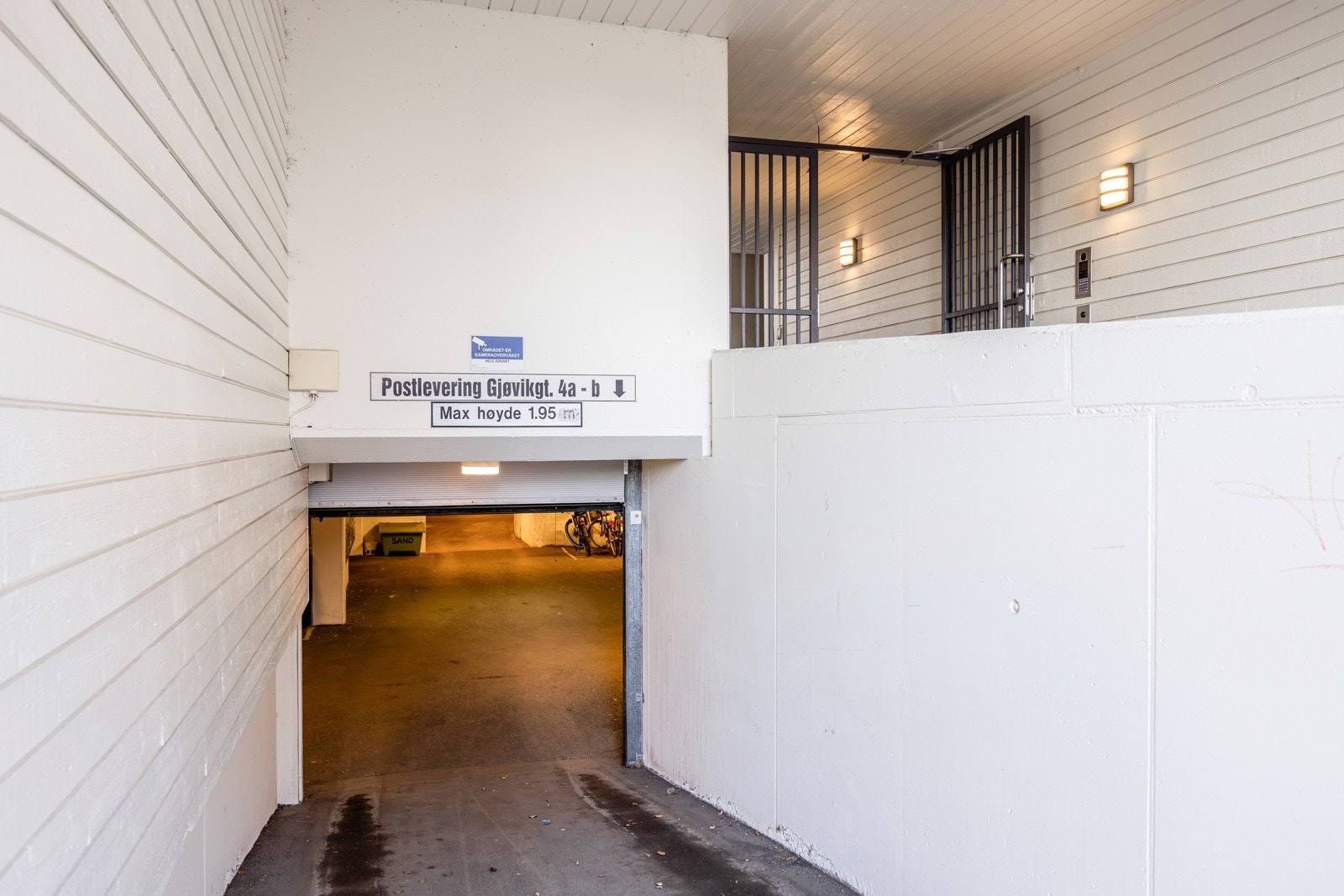 Selskapet har noen garasjeplasser til utleie. Plass tildeles av styret. Galleribilde