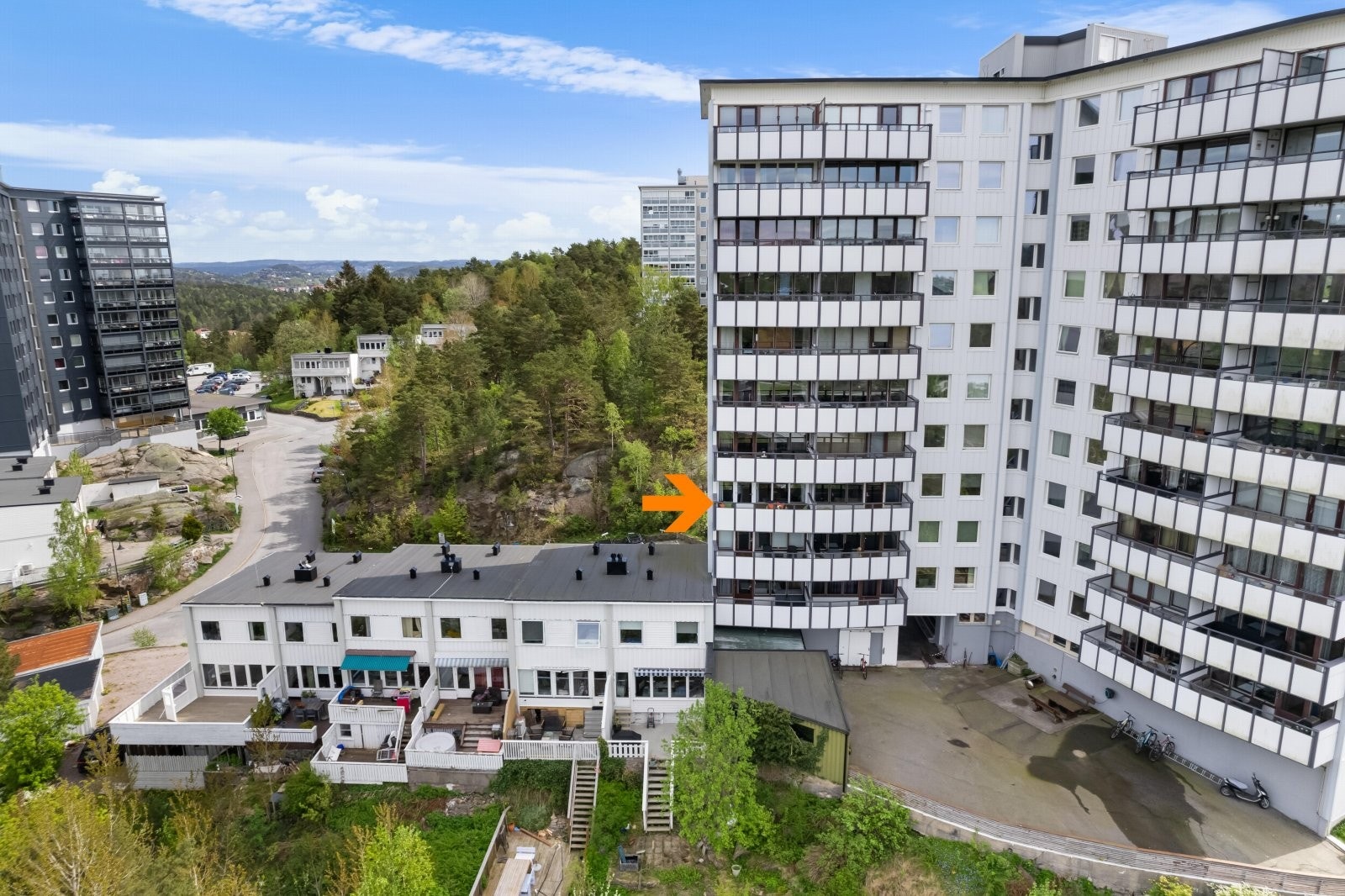 Flott leilighet med vestvendt utsikt. Kort vei til alt! Galleribilde