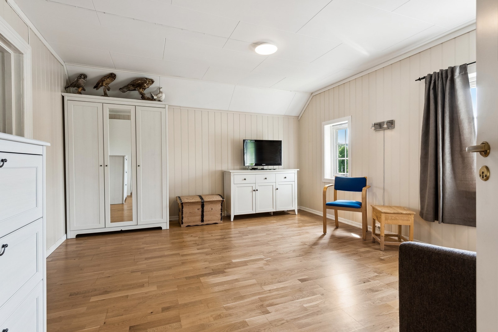 Soverom i 2. etasje innredet som stue. Galleribilde