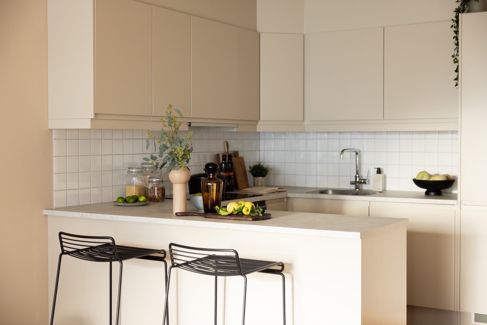 - Her har man godt med benk- og skapplass - Galleribilde