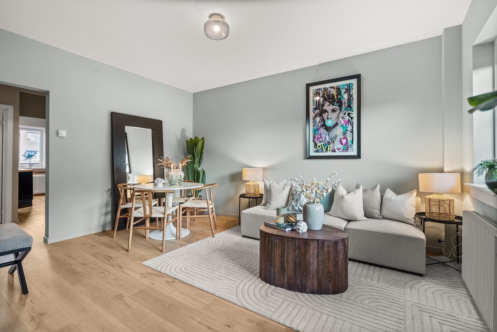 Leiligheten varmes opp med radiatorer tilknyttet sentralt fyringsanlegg. Galleribilde