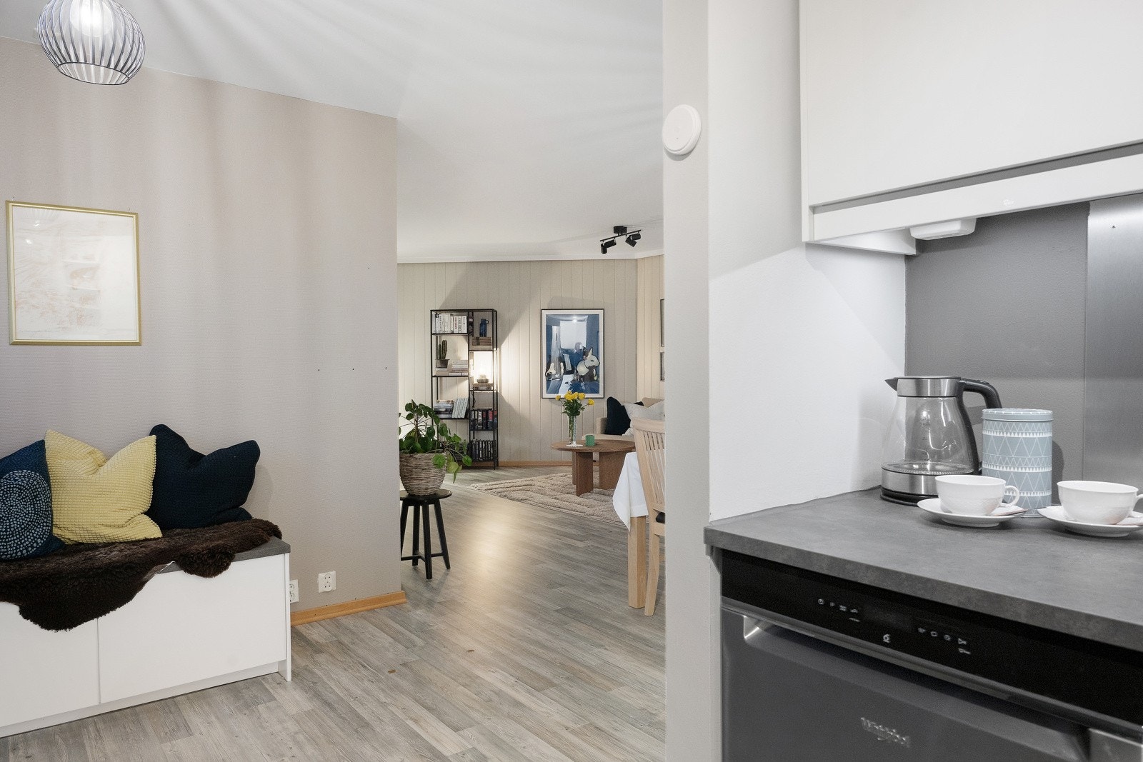 Kjøkken mot stue. Galleribilde