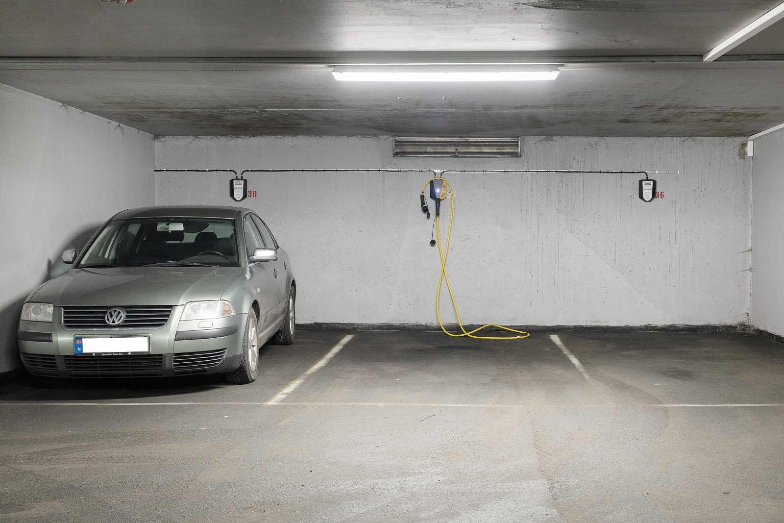 Fast garasjeplass med el.bil-lader medfølger. Galleribilde