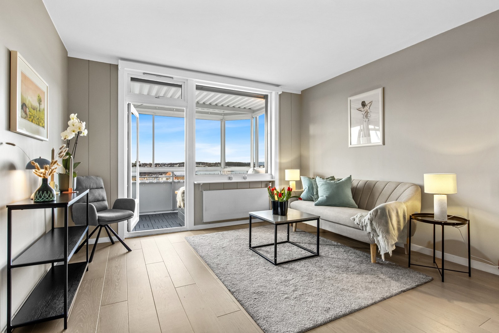 Både fyring (oppvarming), varmtvann og internett er inkl. i de månedlige felleskostnadene. Galleribilde