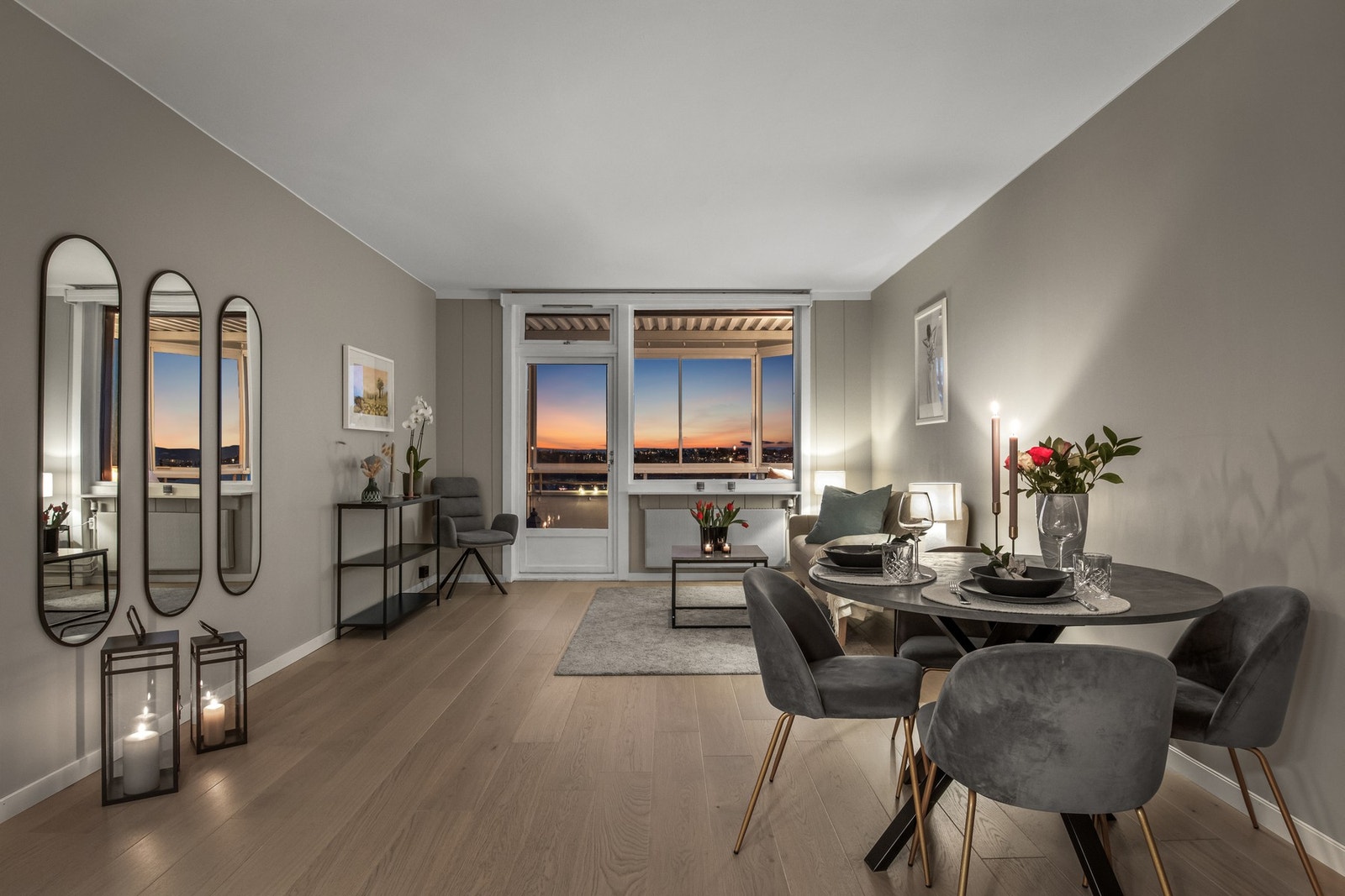 Leiligheten ble malt opp i 2021/2022 og i samme periode ble deler av det elektriske anlegget oppgradert. Samsvarserklæring for arbeidene foreligger. Galleribilde