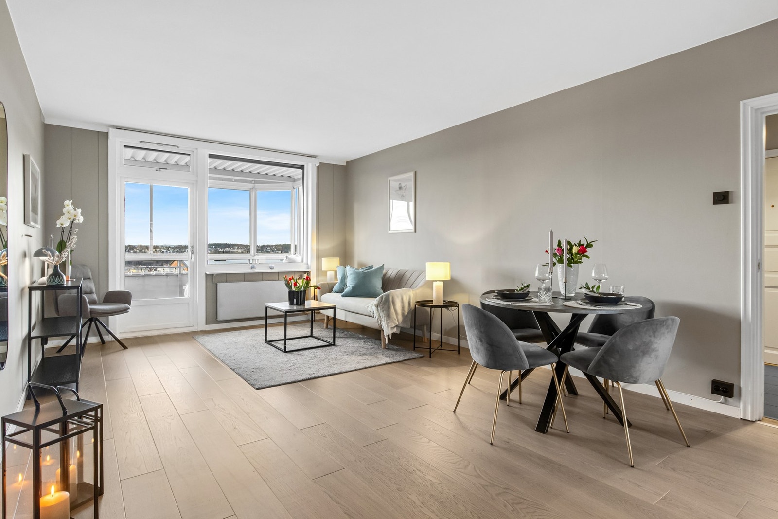 I boligen er det installert smartbelysning fra Plejd, med app-styring, tidsfunksjoner osv. Galleribilde