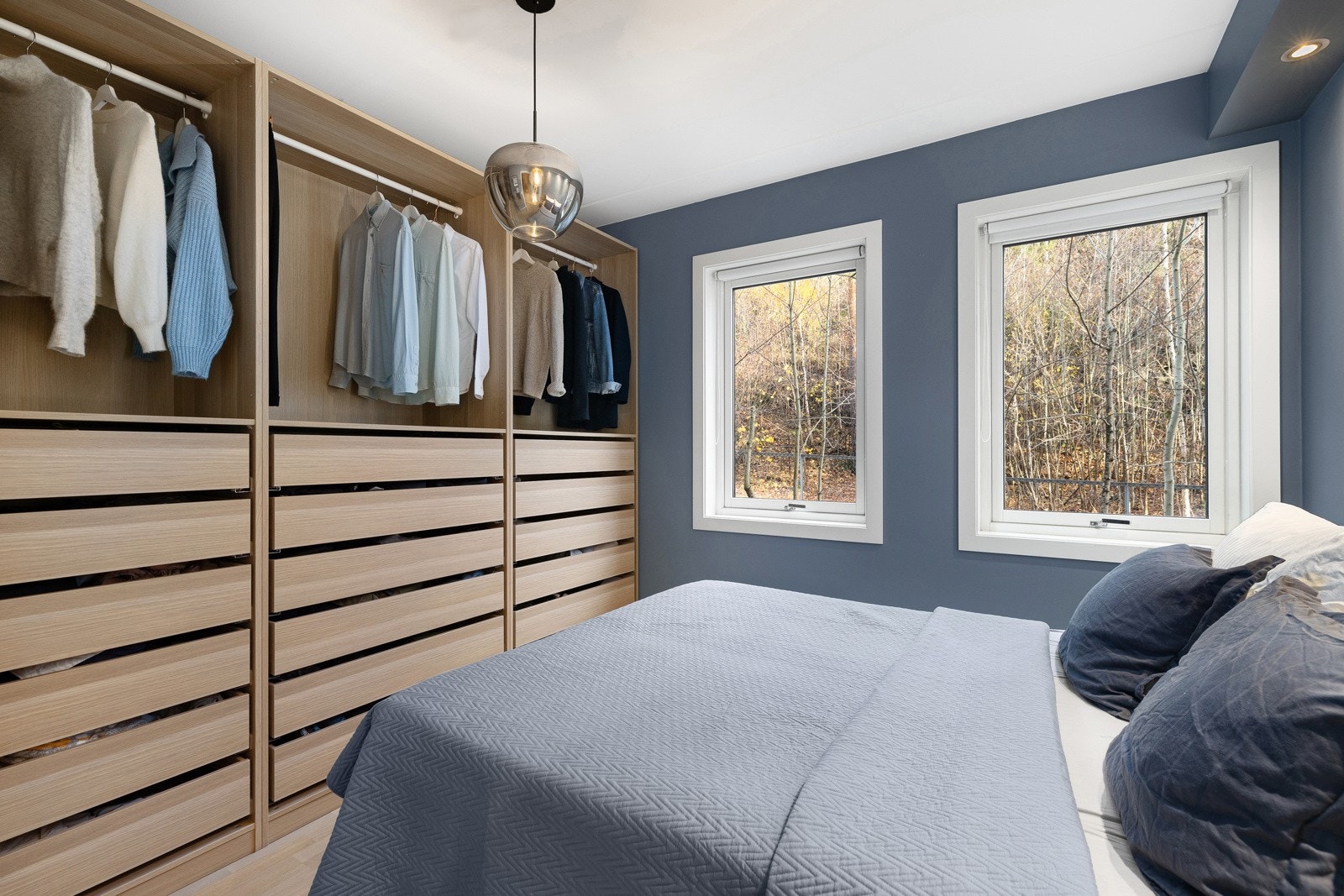 Hovedsoverommet er romslig, og har god plass til dobbeltseng med nattbord på hver side. Galleribilde