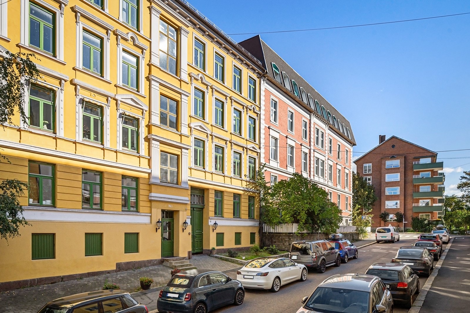 Bygård i klassisk stil med populær beliggenhet i Ole Vigs gate. Galleribilde