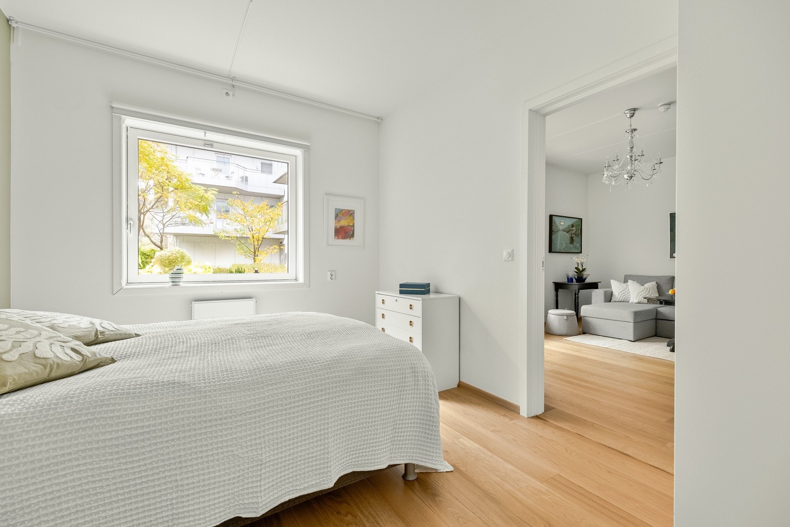 Leiligheten varmes opp med radiatorer tilknyttet fjernvarme. Galleribilde