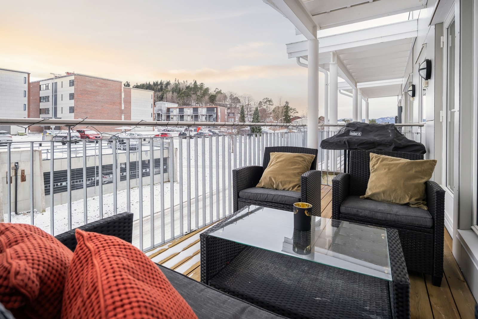 God plass til utemøbler og grill. Galleribilde