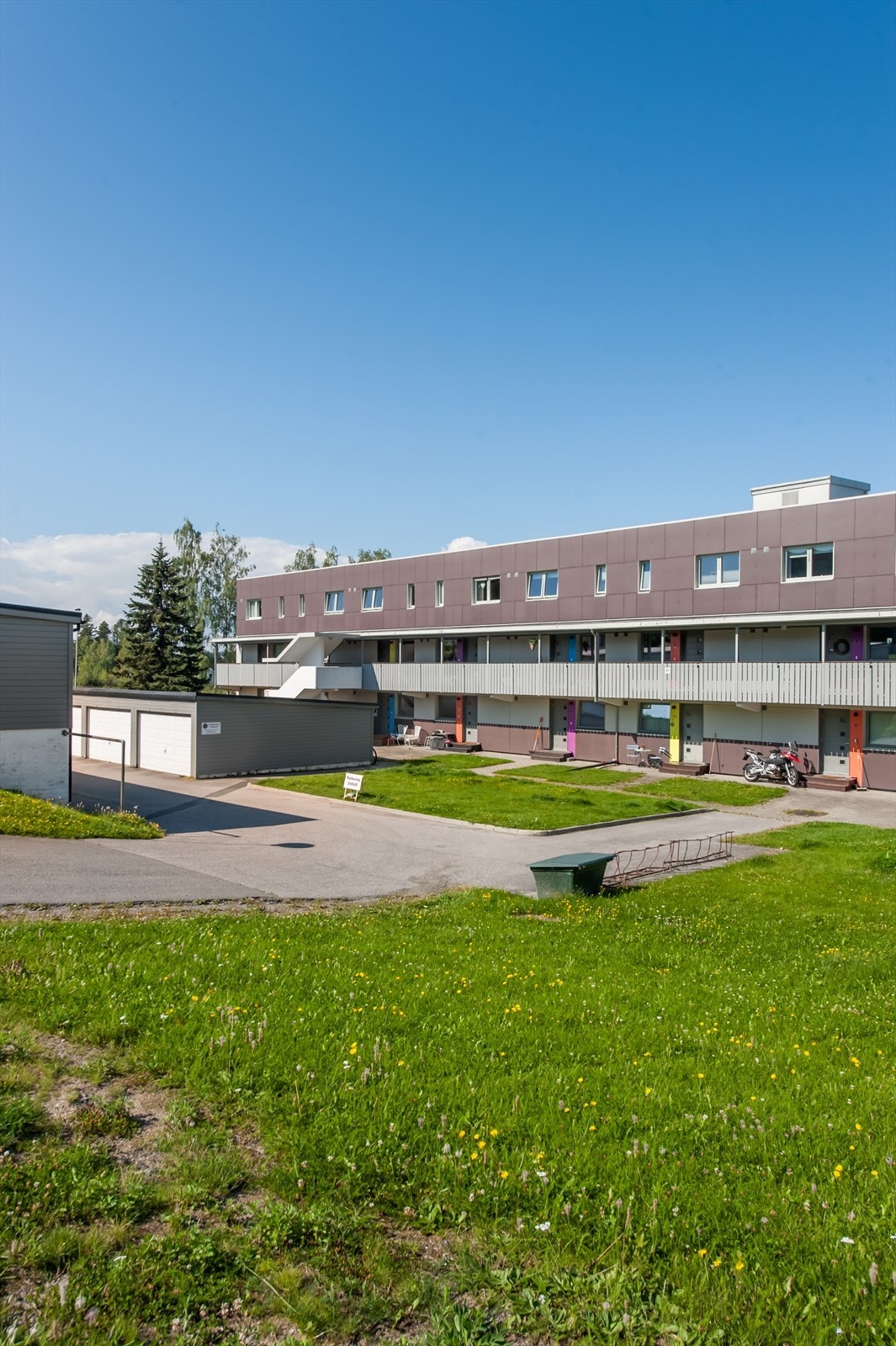 Det er kort vei til både Mjøsa, Furuberget og et bredt utvalg av fasiliteter som barnehager, skoler og friområder Galleribilde