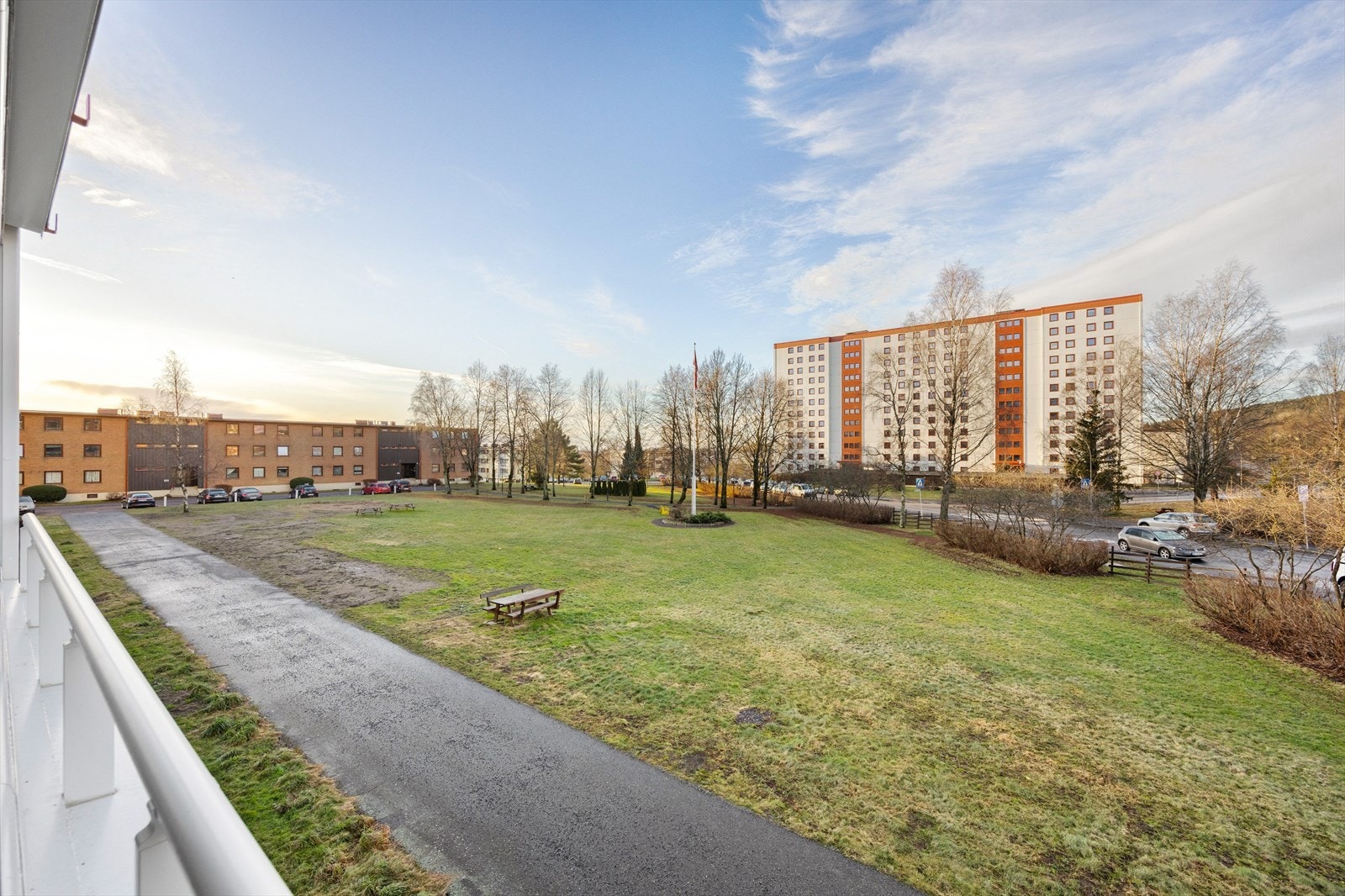 Nærhet til store grøntområder og Rødtvet barneskole Galleribilde