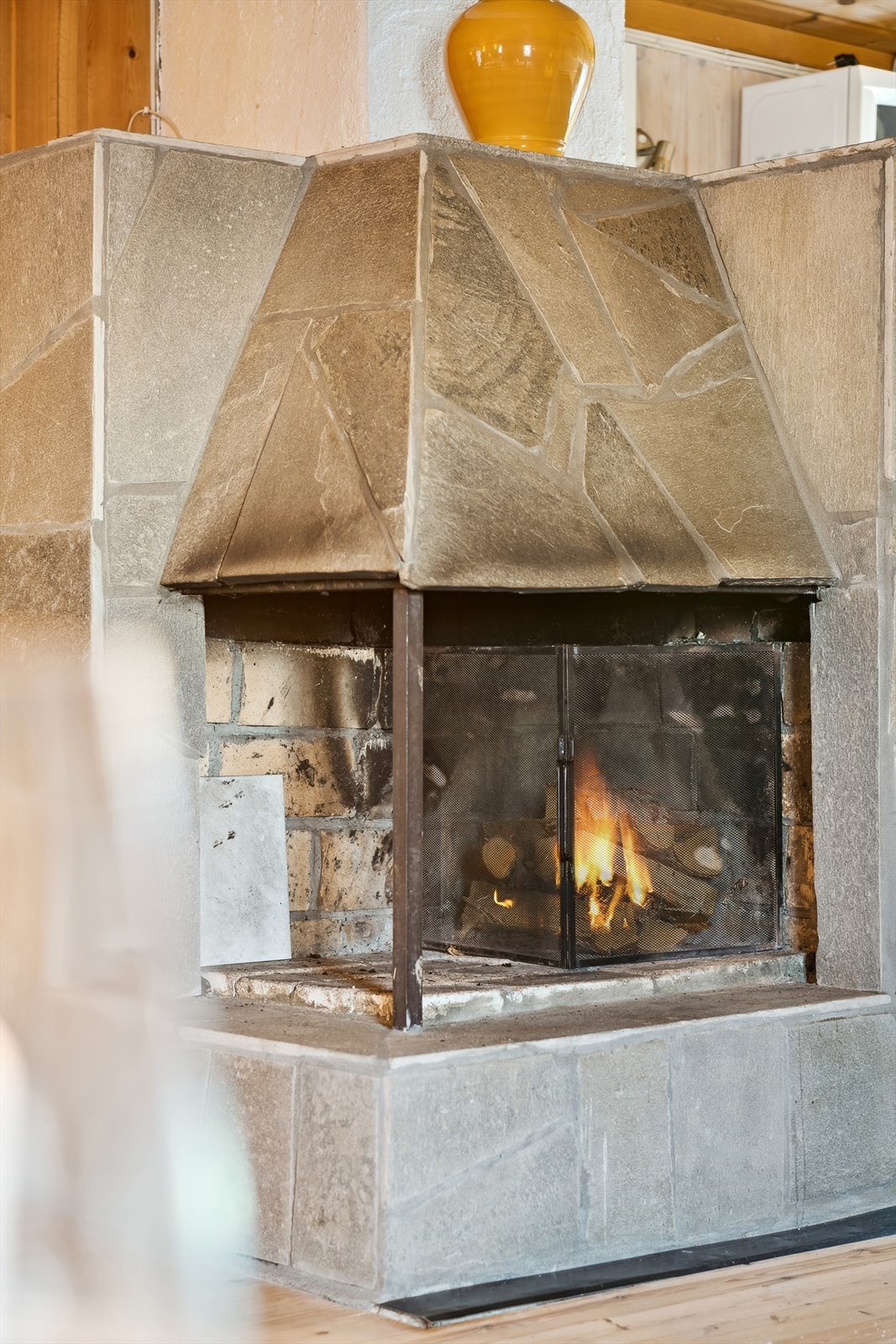 Åpen peis forblendet med skifer Galleribilde