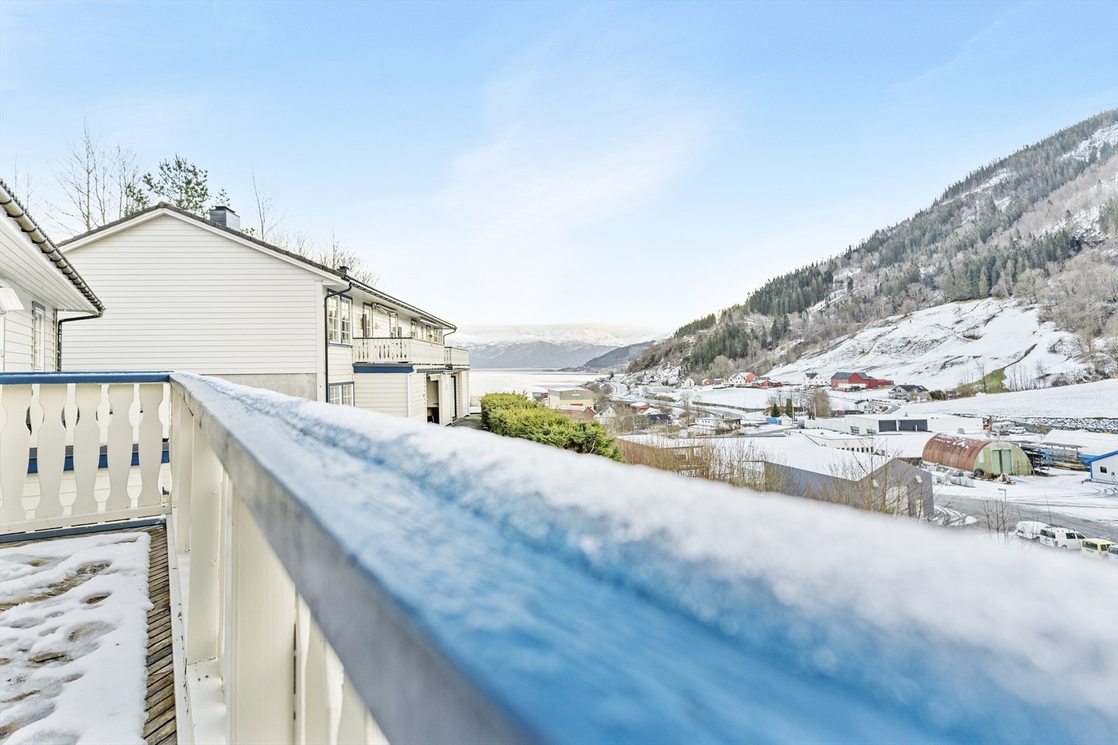 Fin utsikt til Hardangerfjorden Galleribilde