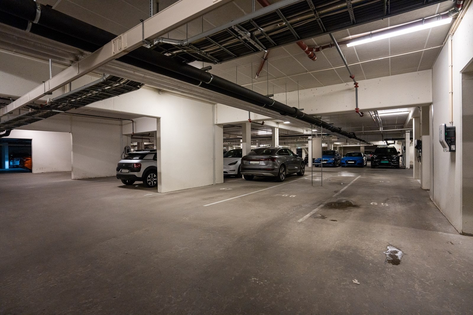 Mulighet for kjøp av garasjeplass nr. 65 i sameiets garasjekjeller. Galleribilde