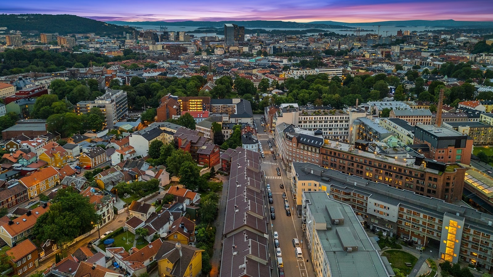 Sentral beliggenhet med nærhet til en rekke kafèer, restauranter og lokale nisjebutikker. I tillegg bor man nær "alt" av servicetilbud. Galleribilde