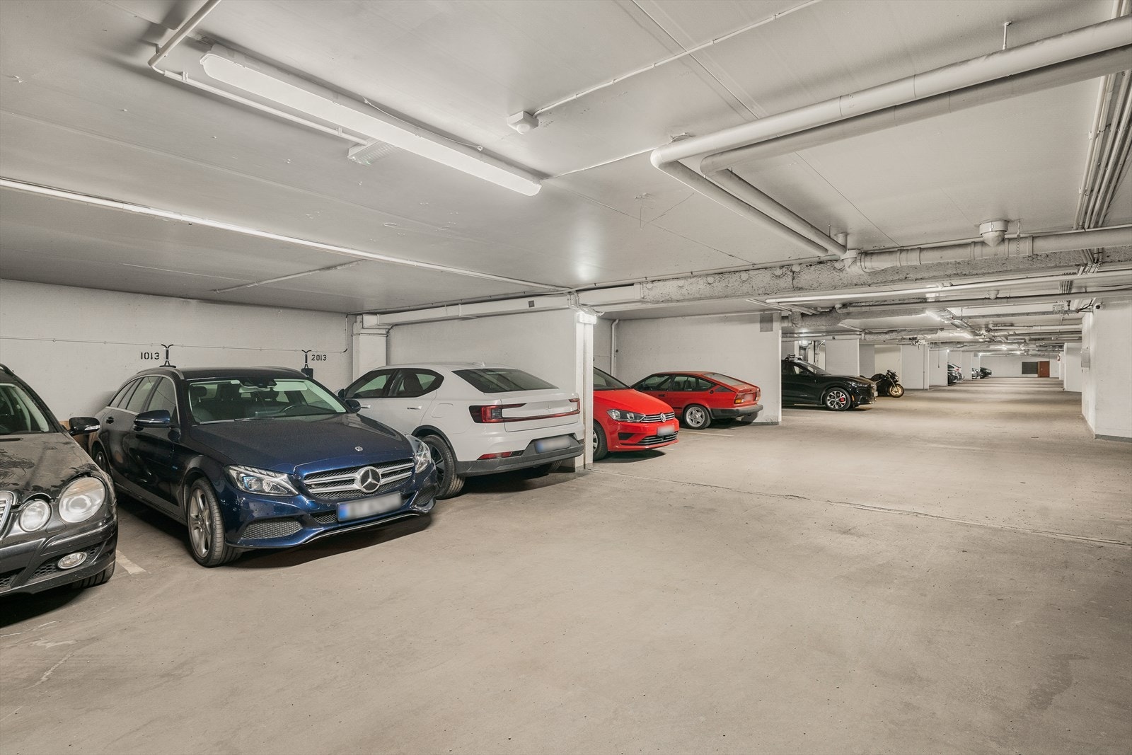 Leiligheten disponerer en garasjeplass i garasjekjeller Galleribilde