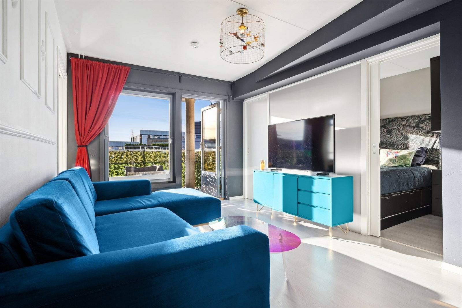 Soverommene ligger på hver sin side av stuen. Galleribilde