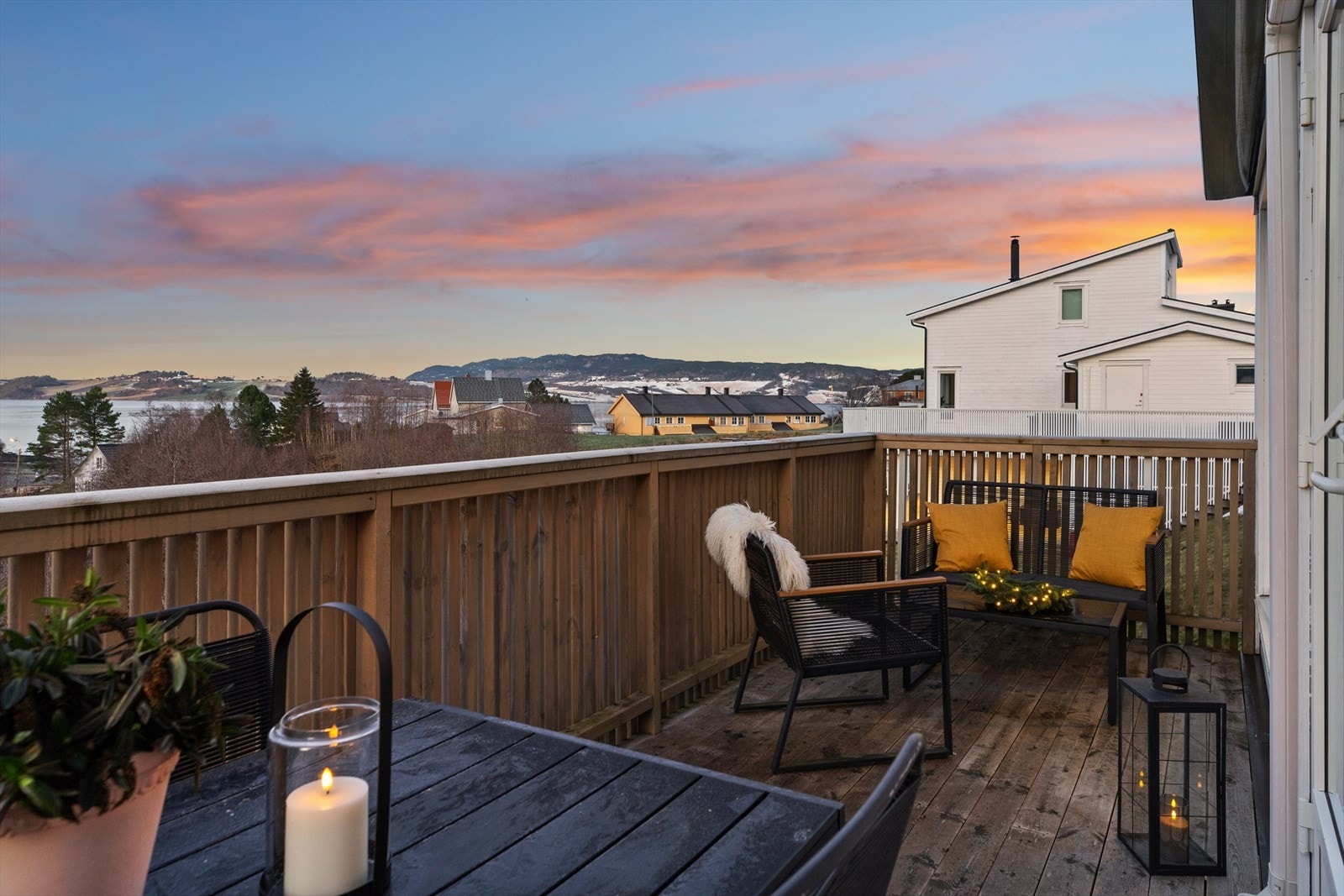 Her kan man nyte utsikten og en stille stund med kaffekoppen før dagen begynner. Galleribilde