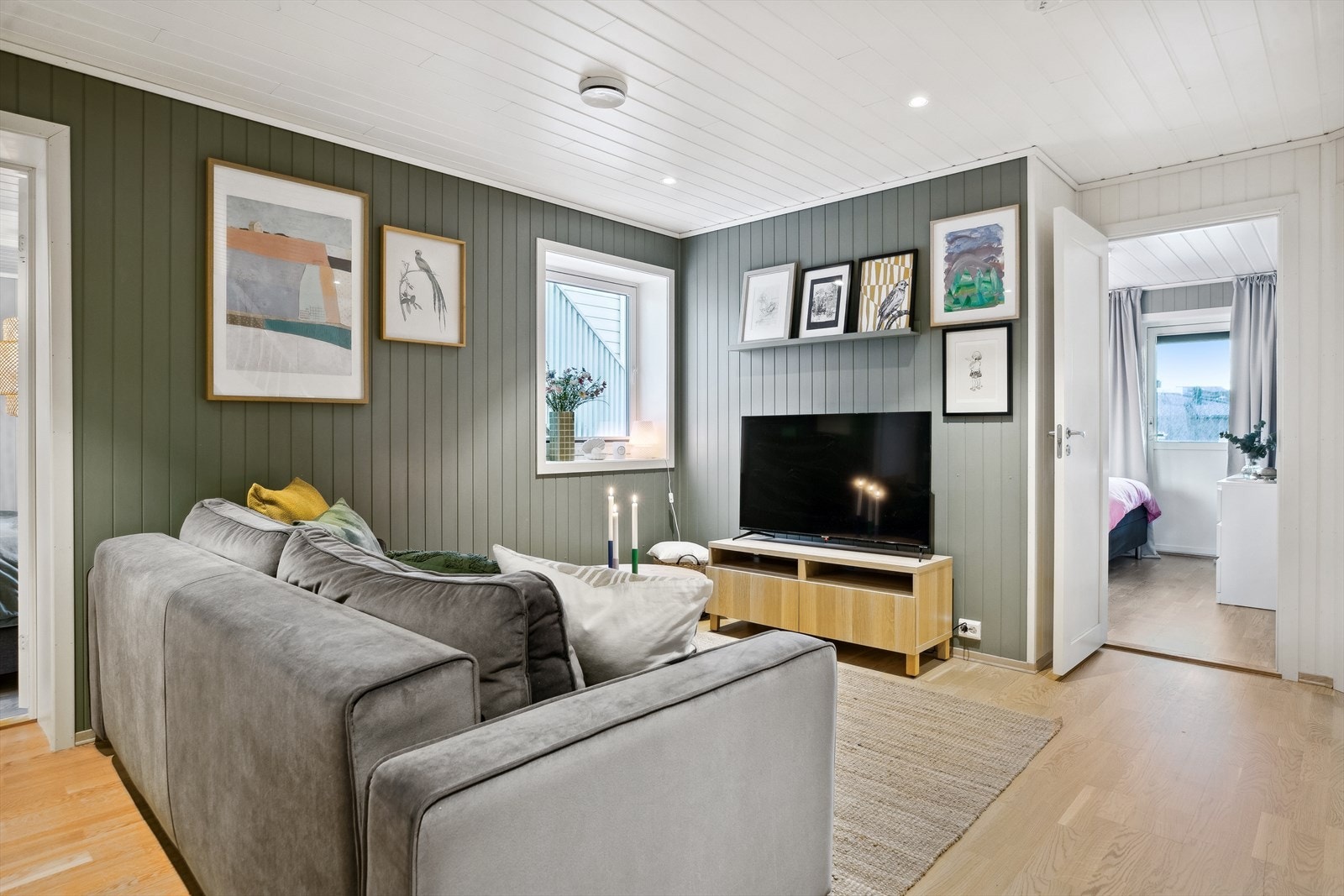 Stuen er ypperlig for lek, vennebesøk, avslapping og tv-titting. Galleribilde