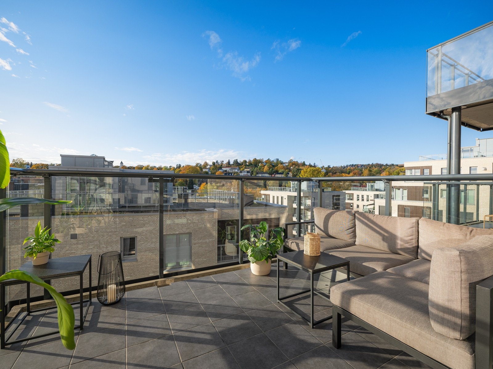 Balkong med meget gode solforhold Galleribilde