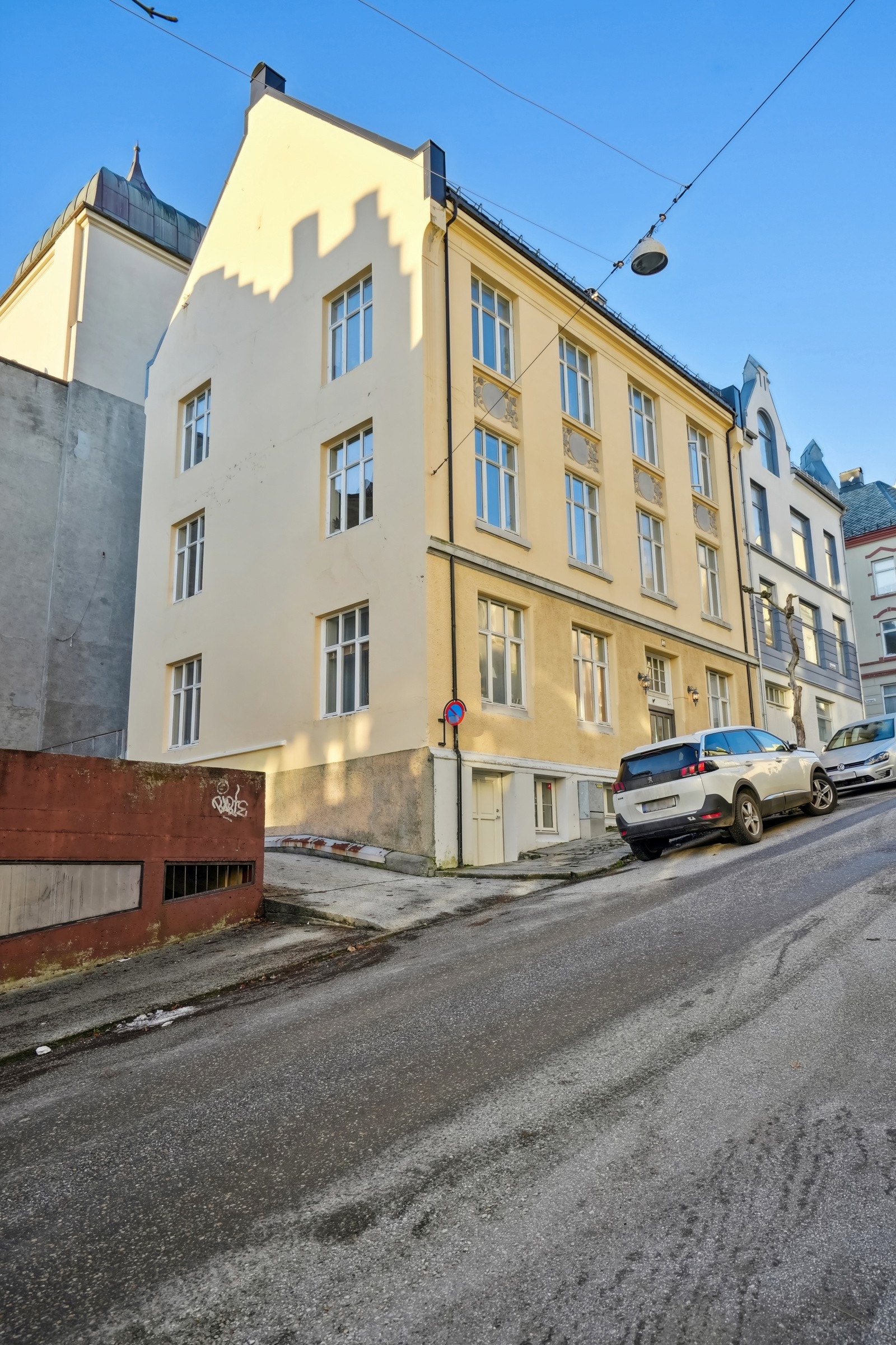 Her kombineres byens sjarm med komforten av å bo tett på alle nødvendigheter - perfekt for den som trives i en urban livsstil! Galleribilde