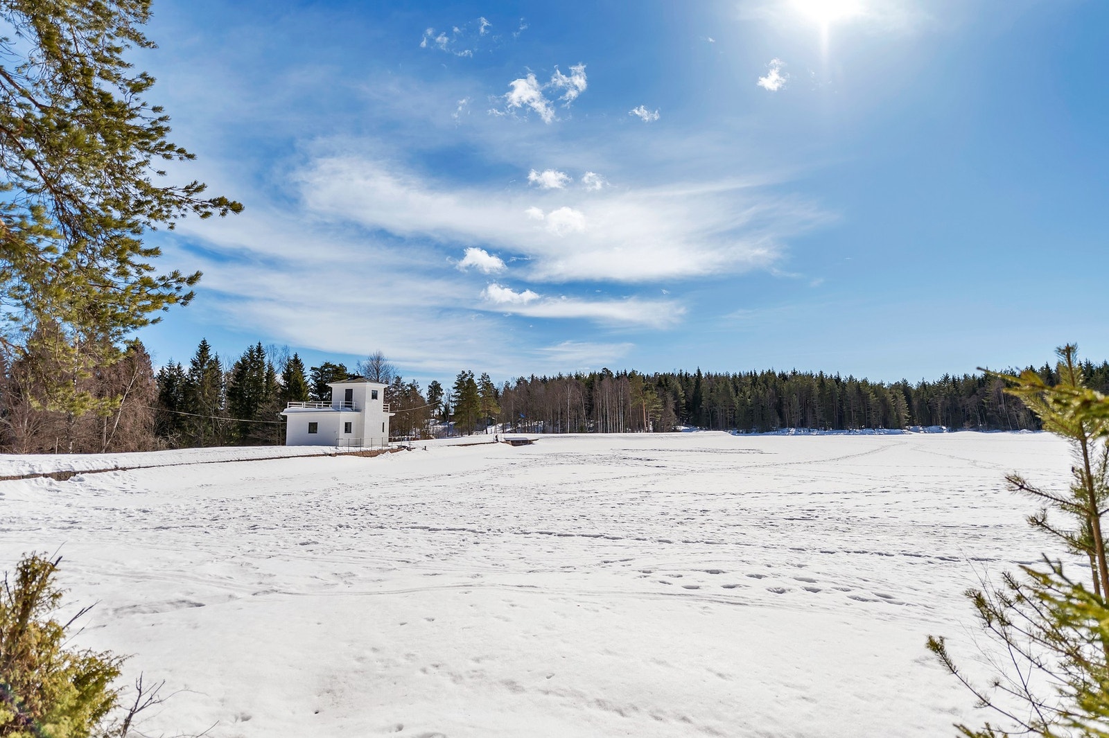 Kort vei til marka, offentlig kommunikasjon, dagligvare og skole. Galleribilde
