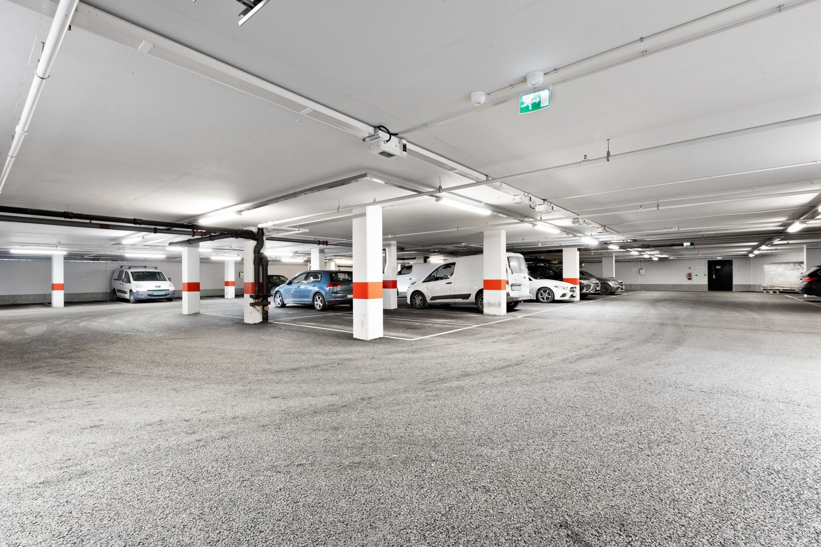 Felles garasjeanlegg med mulighet for leie av plass Galleribilde