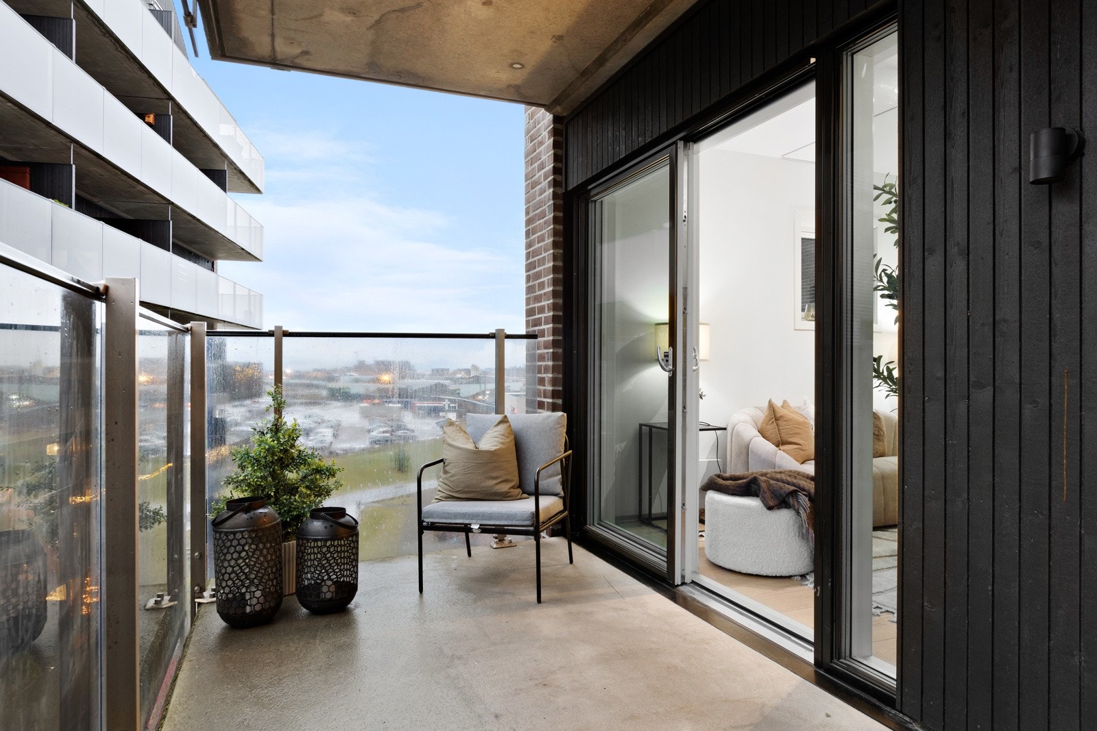 Romslig balkong på 10 kvm - med flott utsikt Galleribilde