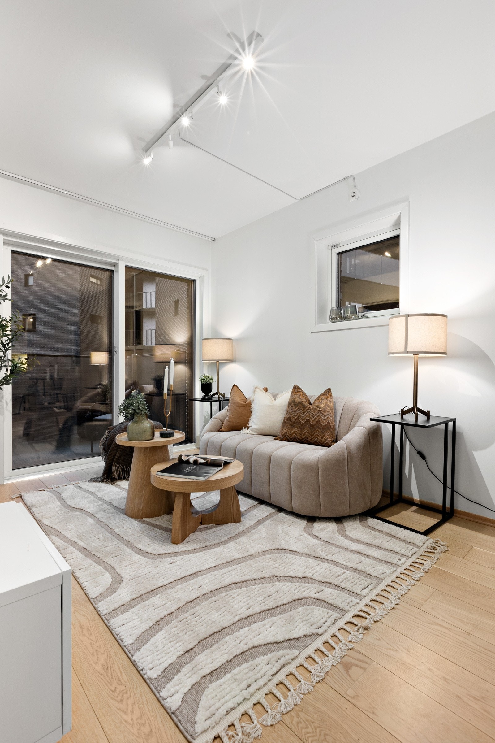 Hjørneleilighetene har ekstra vinduer kontra de andre enhetene Galleribilde