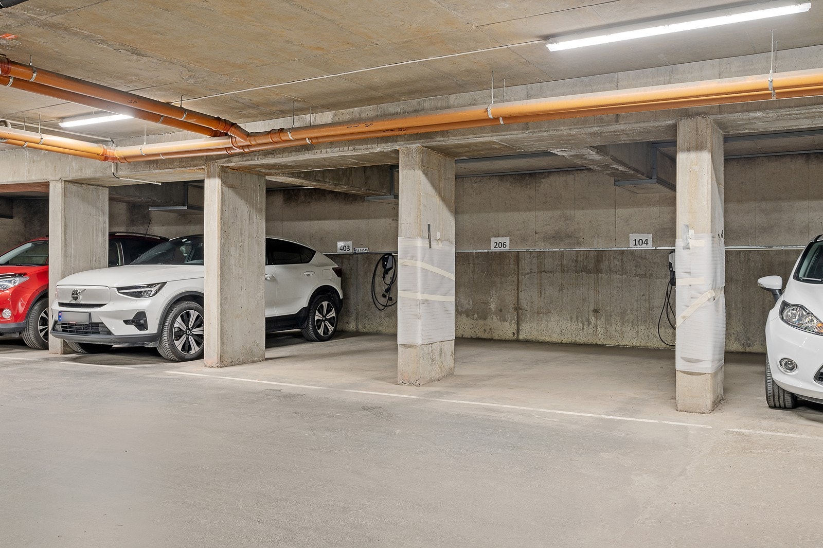 Med tilhørende garasjeplass og sportsbod, har du alltid praktisk og trygg oppbevaring av bil og utstyr. Galleribilde