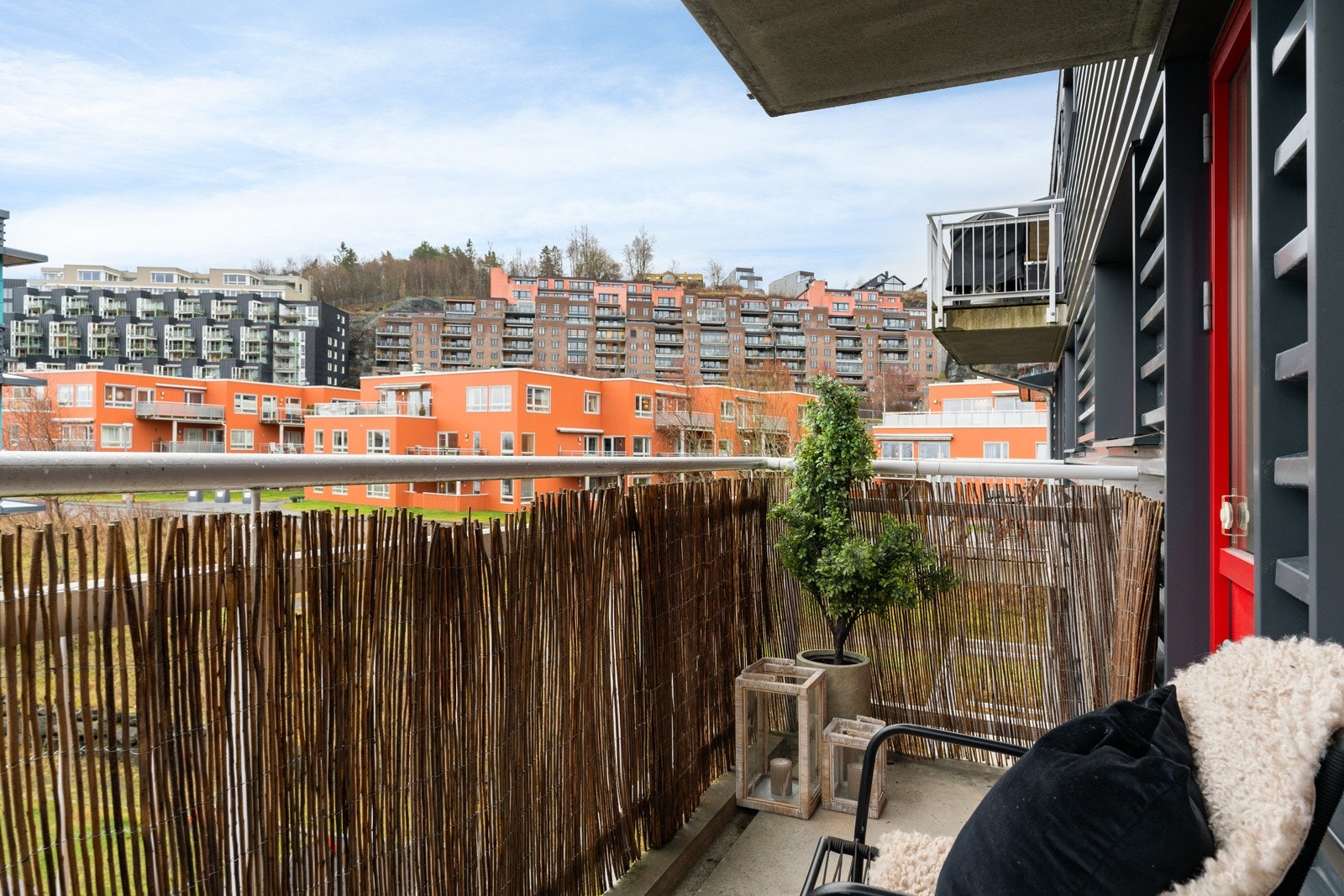 Fra stuen har man utgang til en nordøstvendt balkong på 4,5 m². Galleribilde