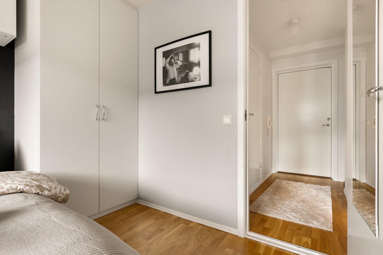 Leiligheten soverom har adkomst fra entréen. Galleribilde