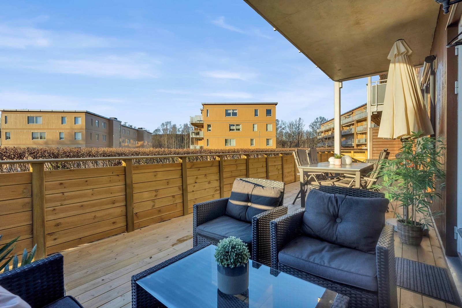 Balkongen kan møbleres med blant annet sittegrupper, grill, potteplanter. Galleribilde