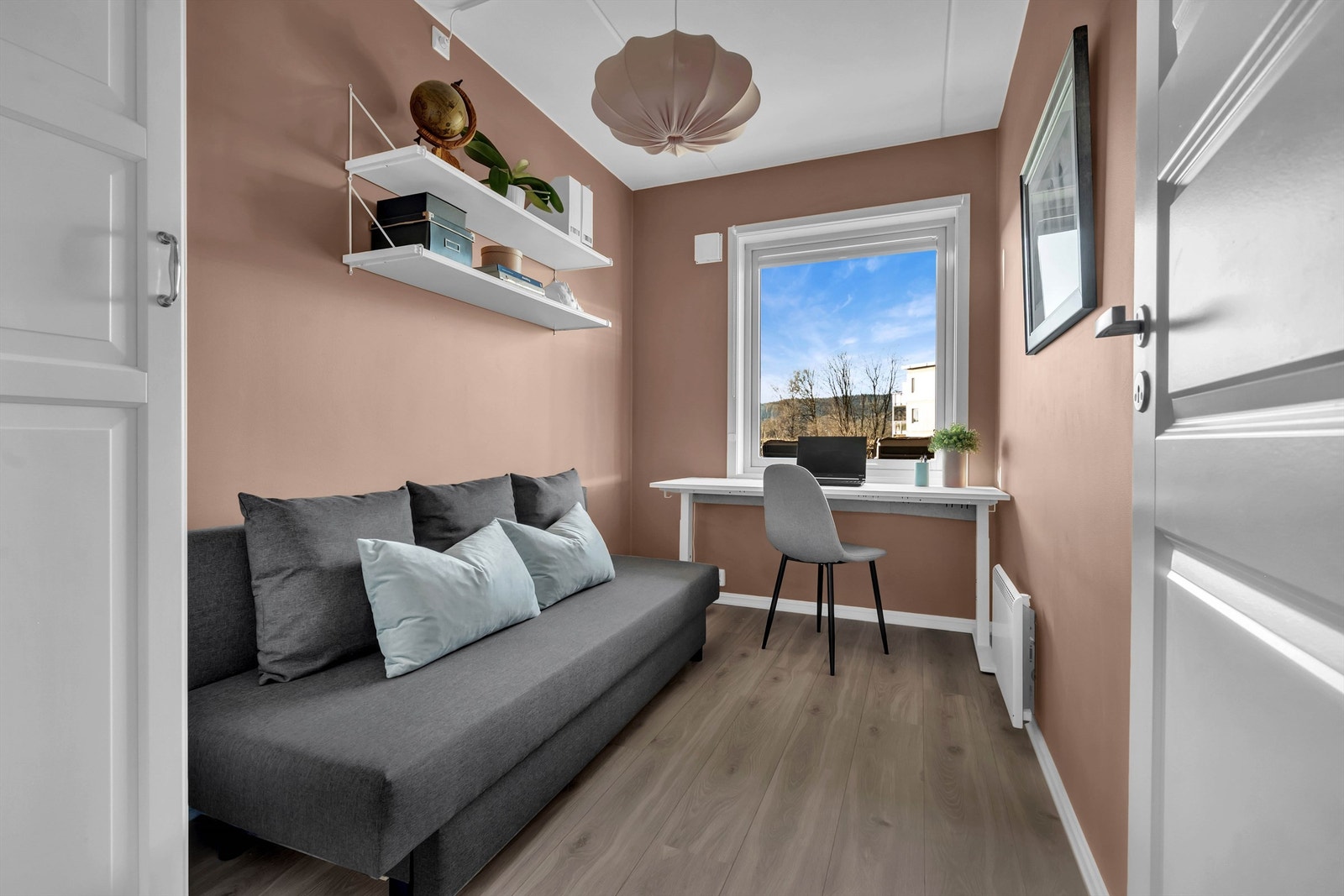 Fungerer utmerket som gjesterom eller kontor også. Galleribilde