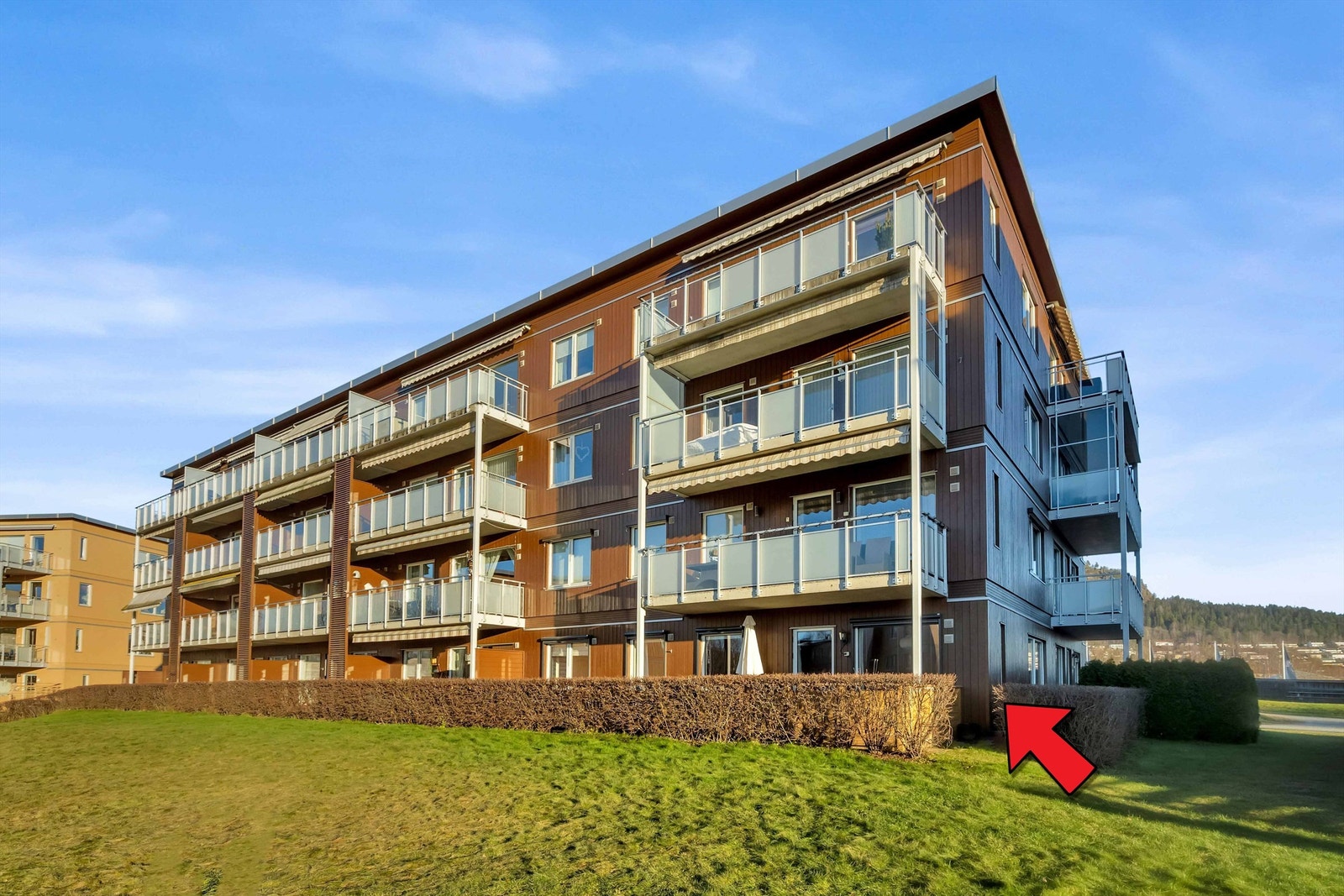 Tiltalende 4-roms selveierleilighet beliggende på Rud. Romslig markterrasse ny 2024, med fantastiske solforhold, utgang til fellesarealer. Galleribilde