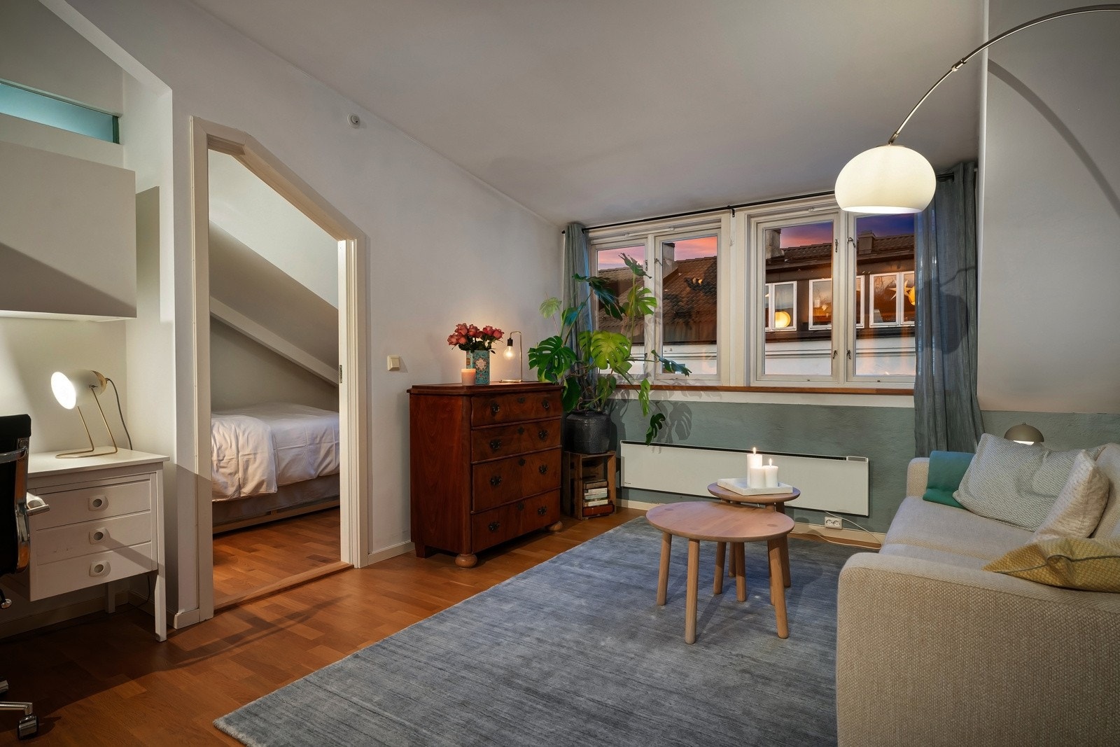 Dette er en lys og innbydende loftsleilighet etablert i 2003. Galleribilde